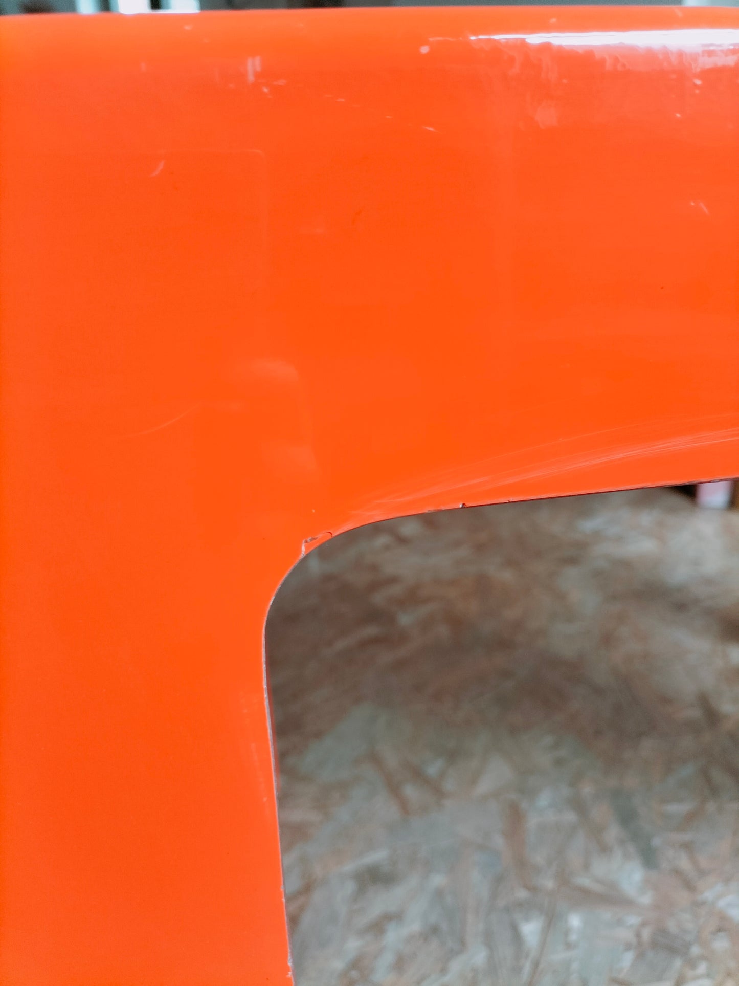 Bureau enfant/ table d'appoint en fibre de verre inspi Marc Berthier/ Patrick Gingembre