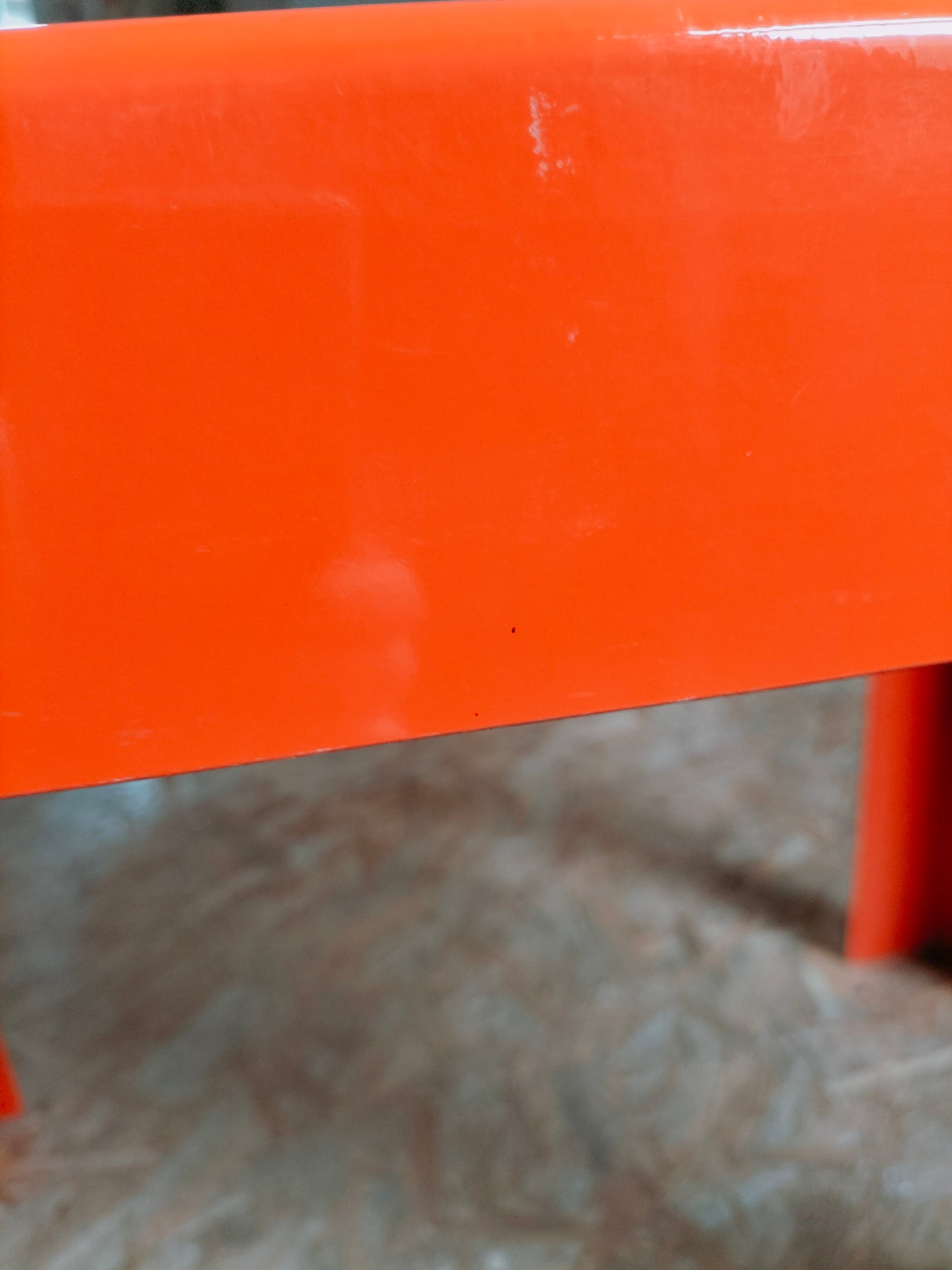Bureau enfant/ table d'appoint en fibre de verre inspi Marc Berthier/ Patrick Gingembre