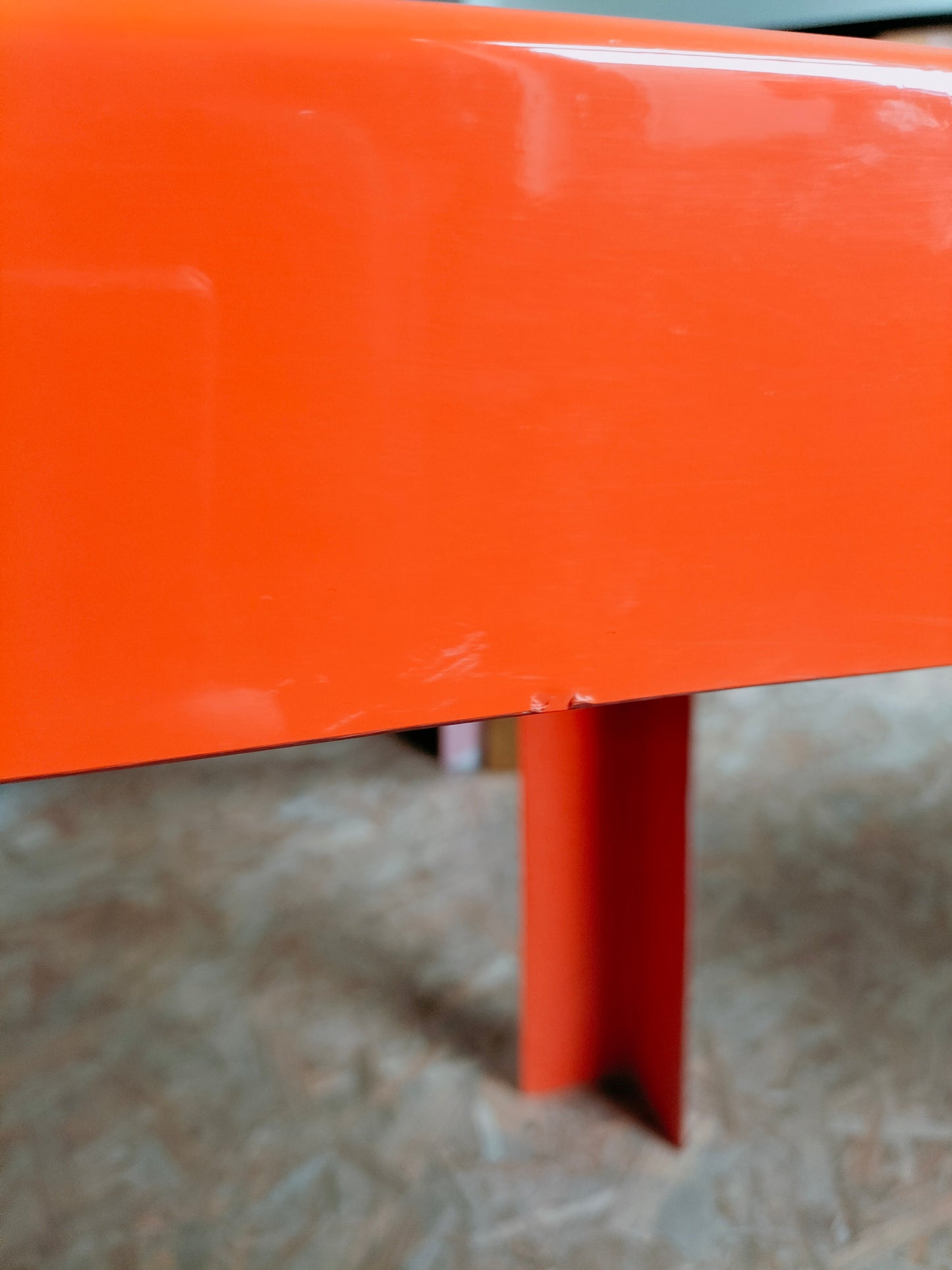 Bureau enfant/ table d'appoint en fibre de verre inspi Marc Berthier/ Patrick Gingembre