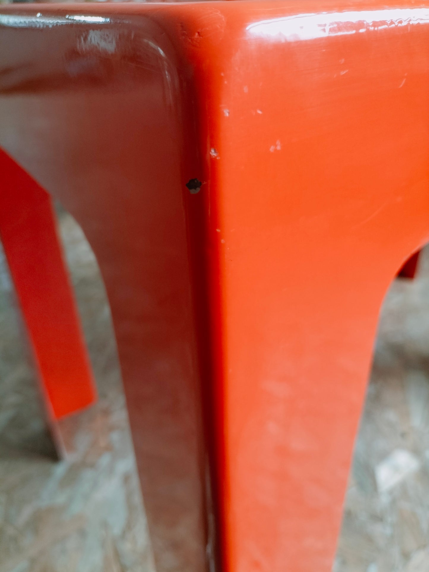 Bureau enfant/ table d'appoint en fibre de verre inspi Marc Berthier/ Patrick Gingembre