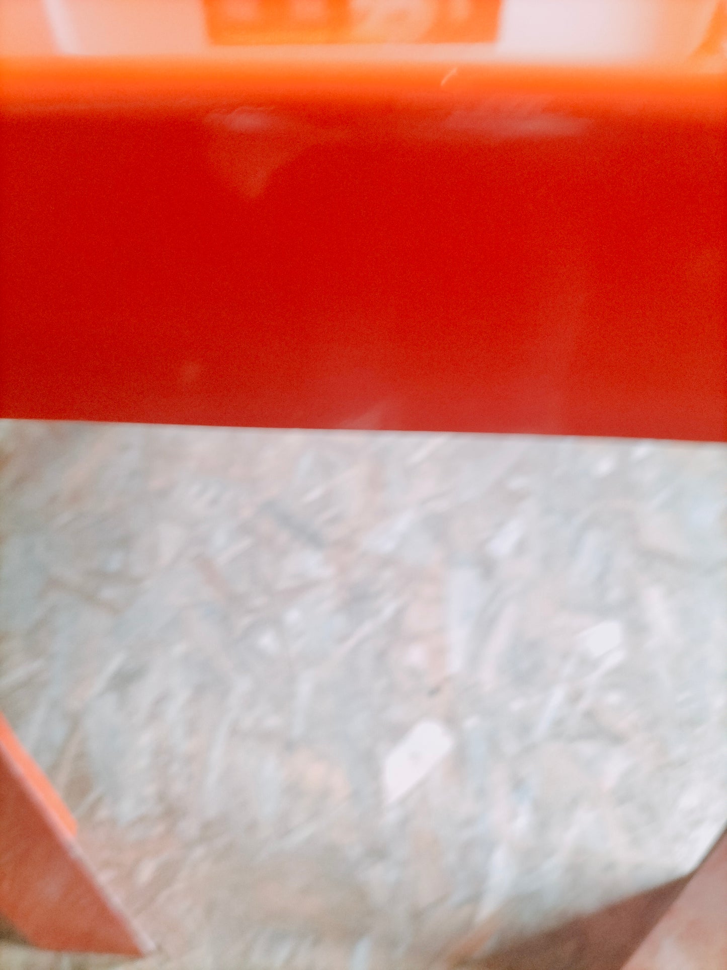 Bureau enfant/ table d'appoint en fibre de verre inspi Marc Berthier/ Patrick Gingembre