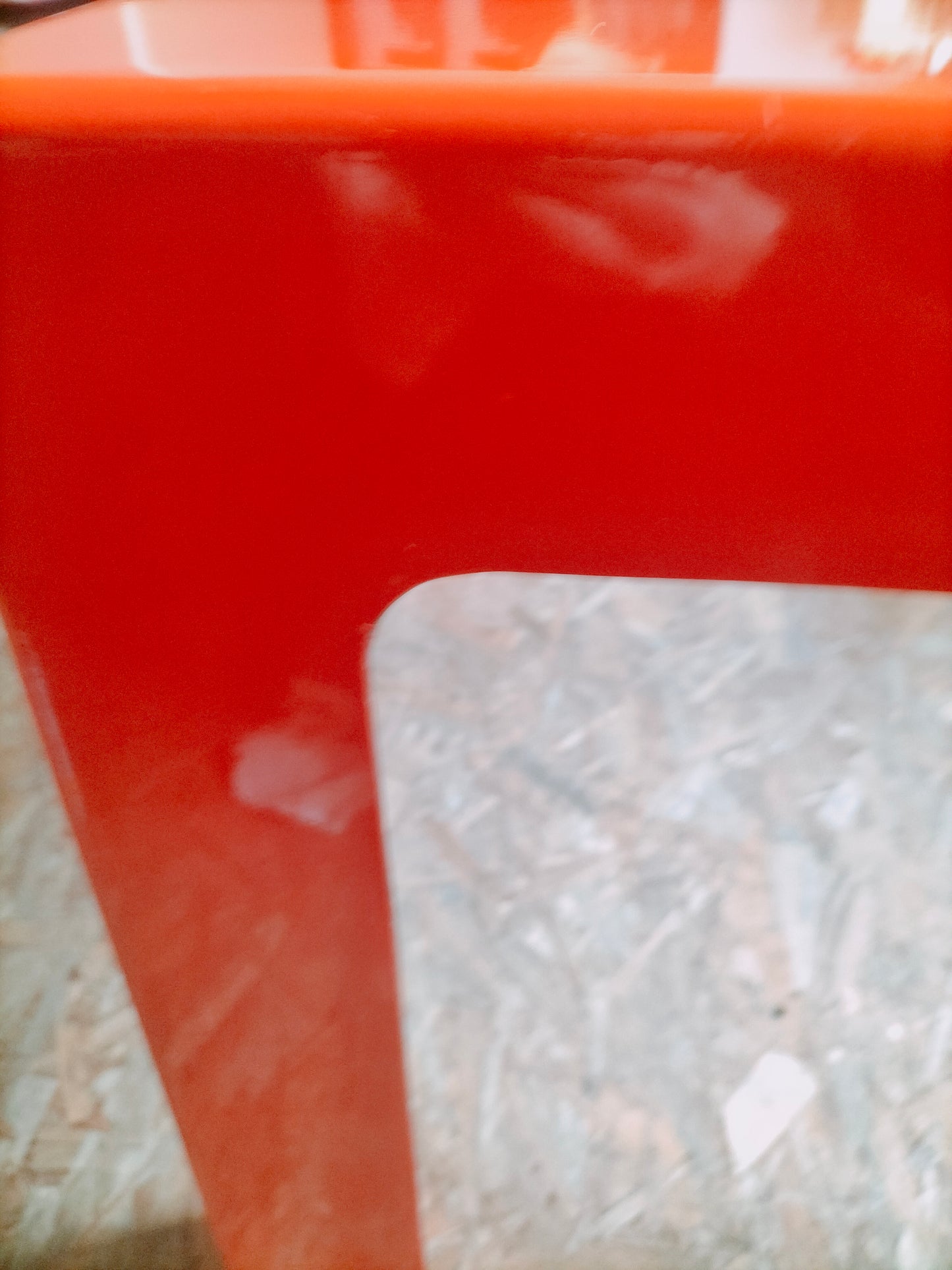 Bureau enfant/ table d'appoint en fibre de verre inspi Marc Berthier/ Patrick Gingembre