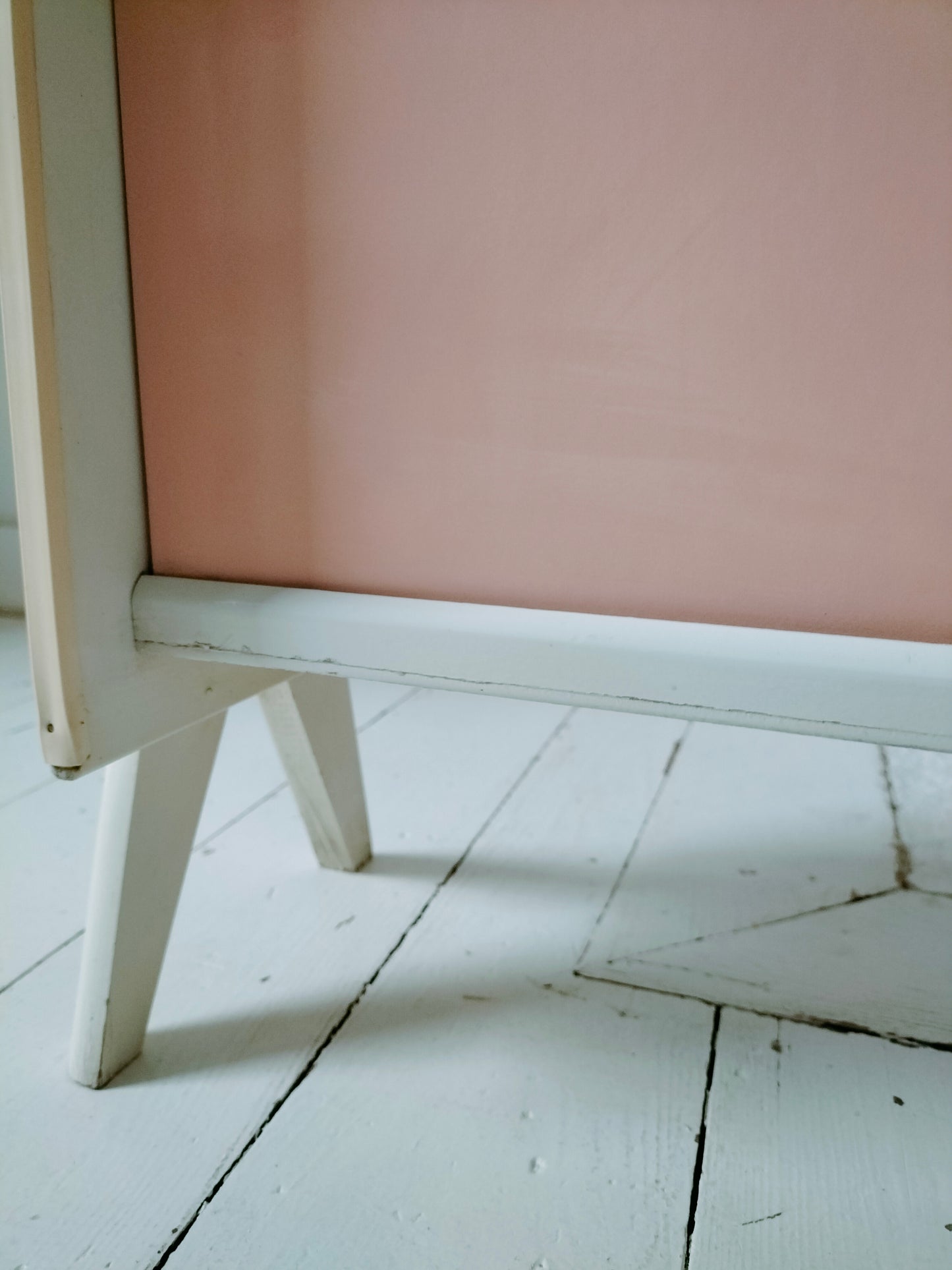 Garde-robe/ armoire/ meuble de poupée en bois 50-60's