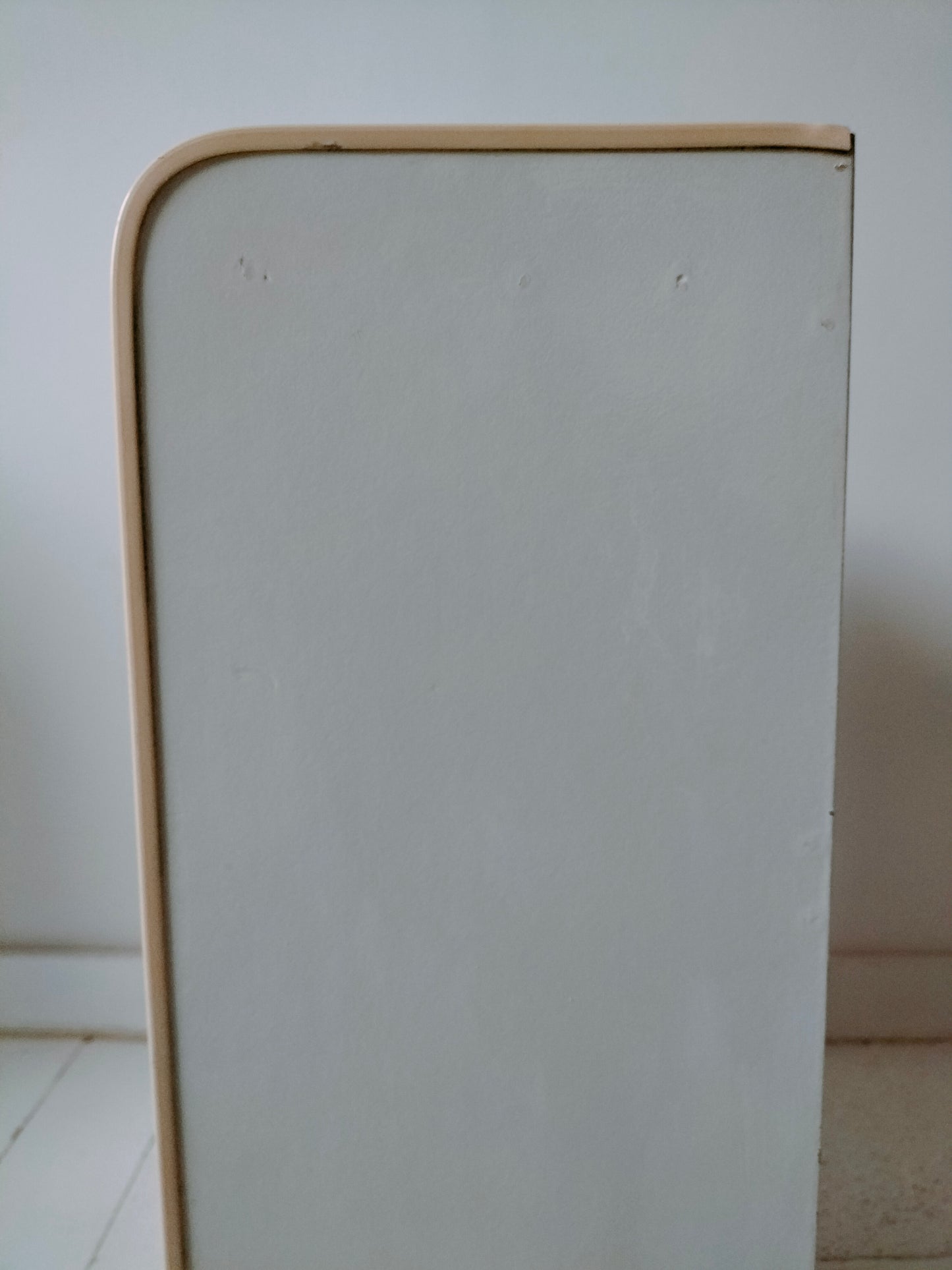 Garde-robe/ armoire/ meuble de poupée en bois 50-60's