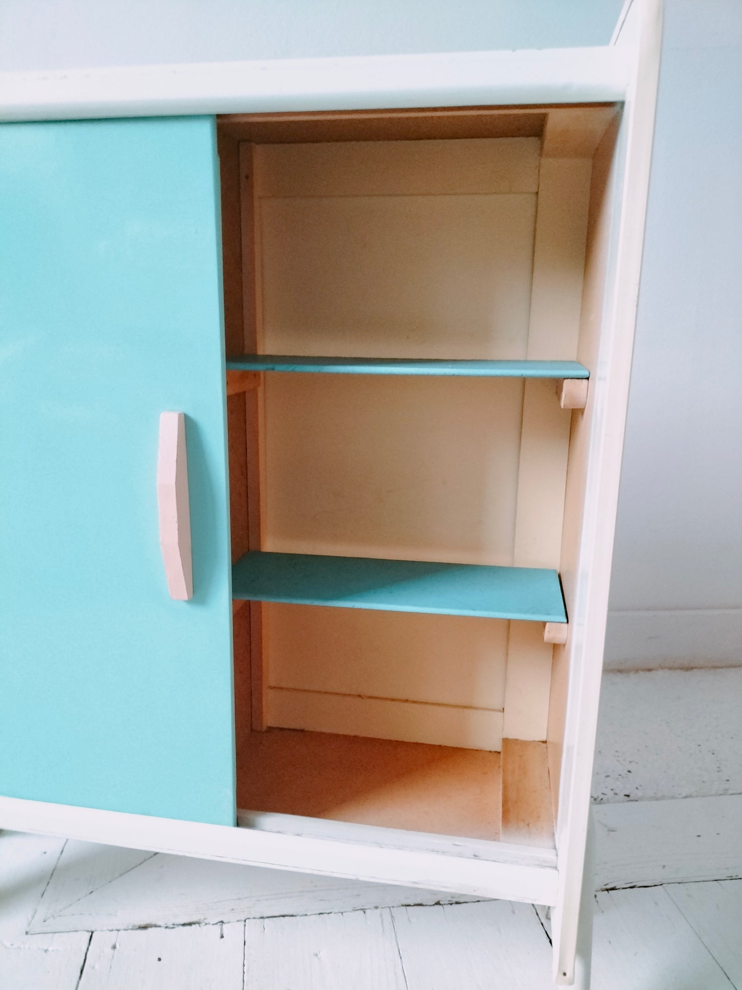 Garde-robe/ armoire/ meuble de poupée en bois 50-60's