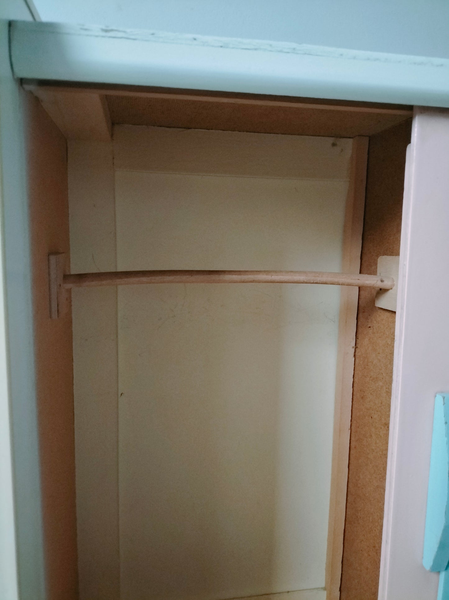 Garde-robe/ armoire/ meuble de poupée en bois 50-60's