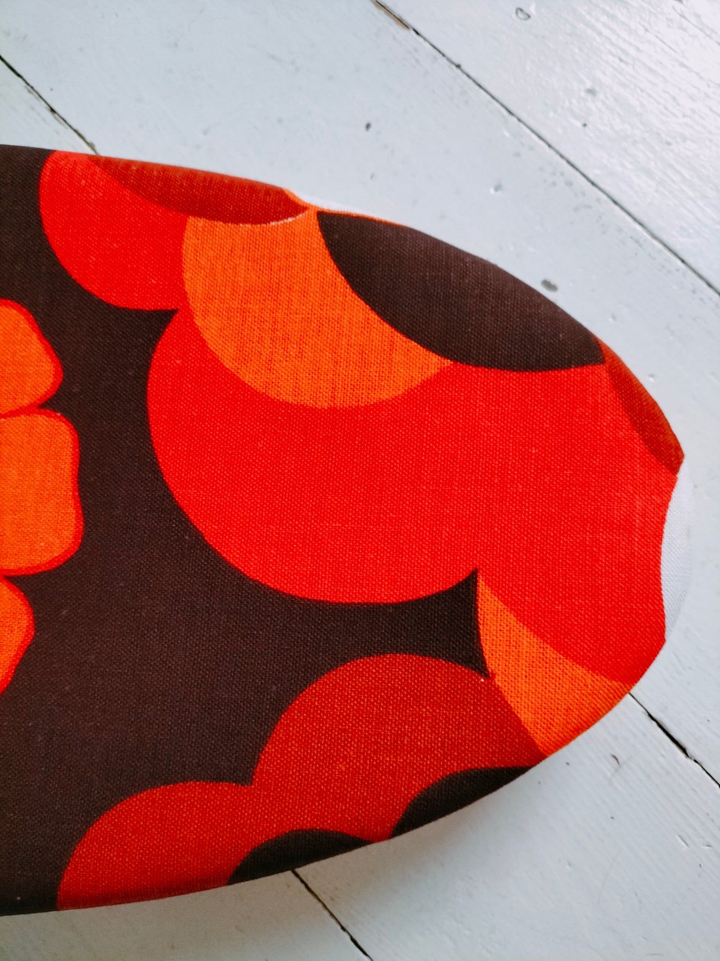 Ancienne boîte de chocolaterie en carton et tissu