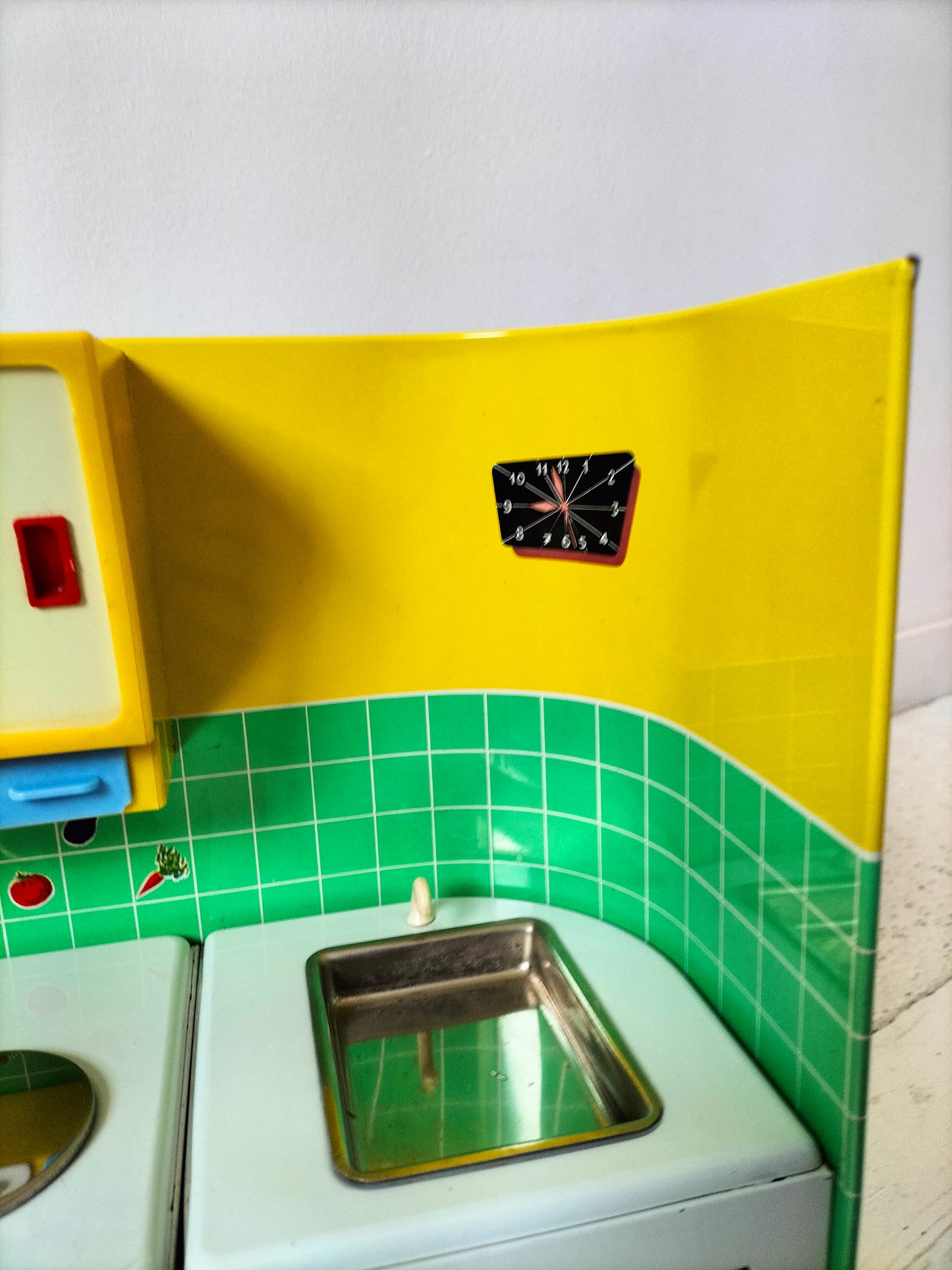 Cuisine miniature en tôle Punch par Atmega made in France