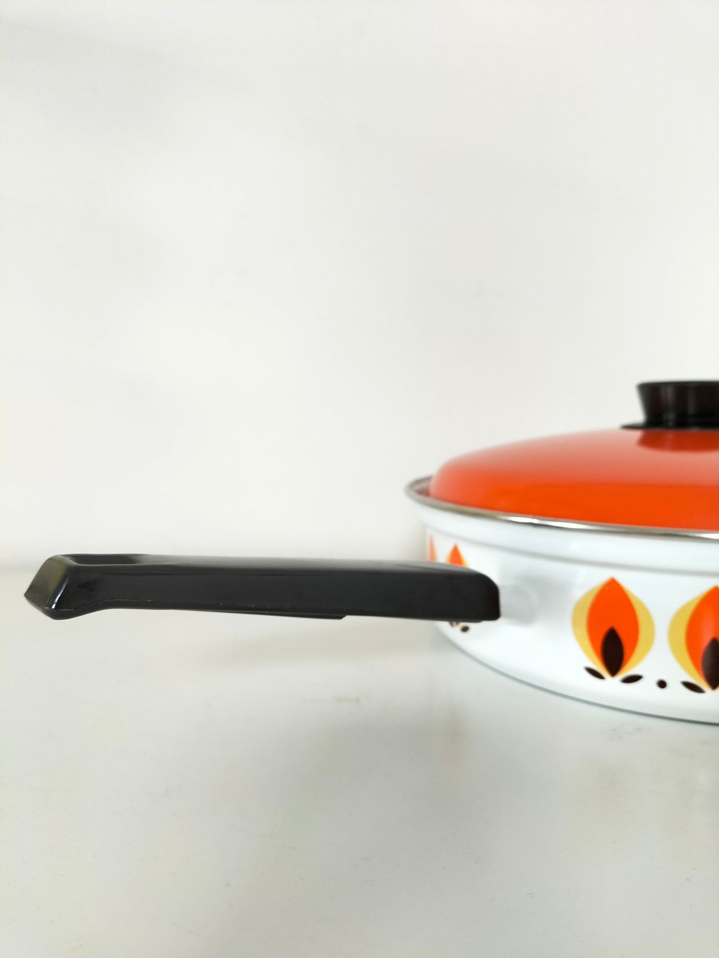 Casserole/ poêle/ sauteuse émaillée