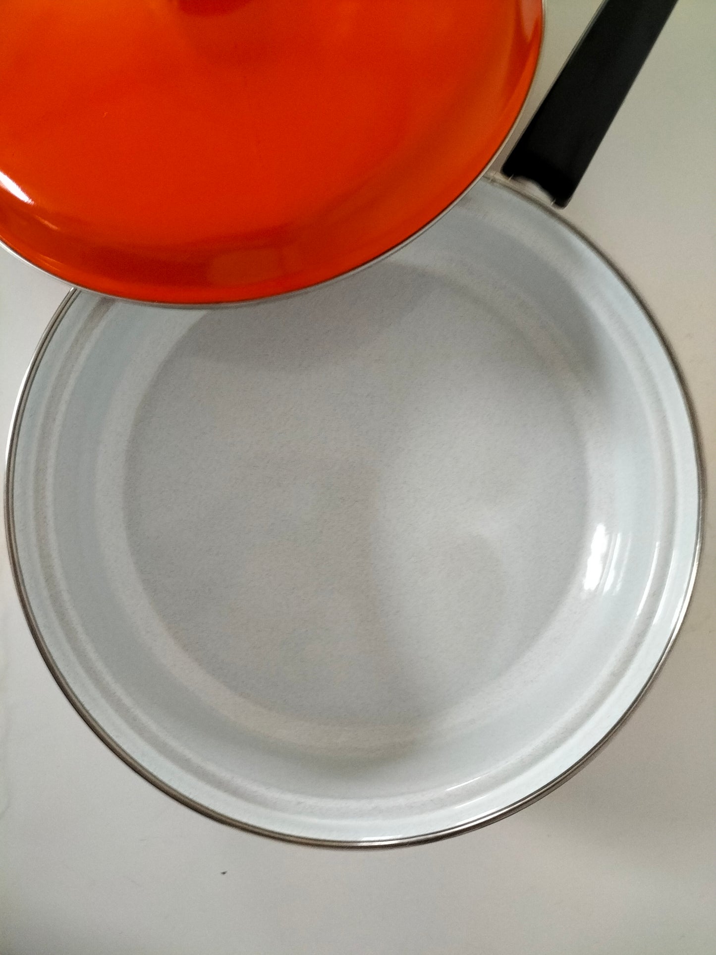 Casserole/ poêle/ sauteuse émaillée