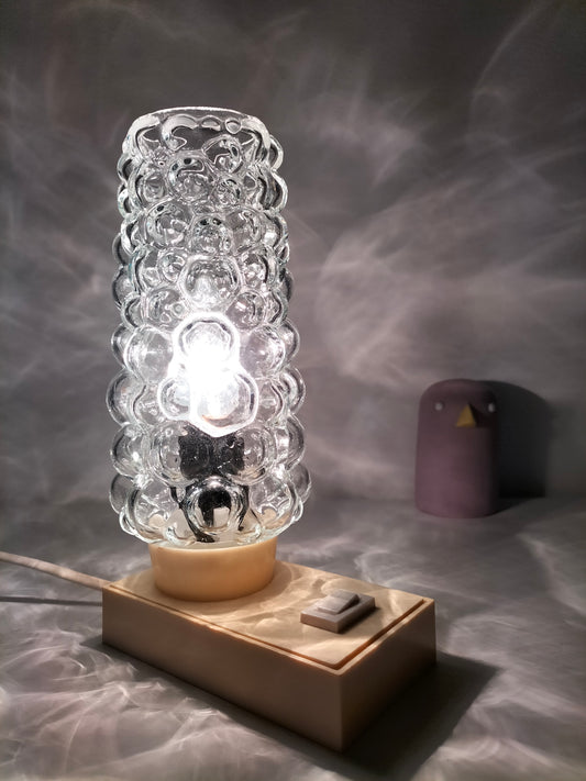 Lampe de table plastique et verre Hawill 6001 réservée Albertine !