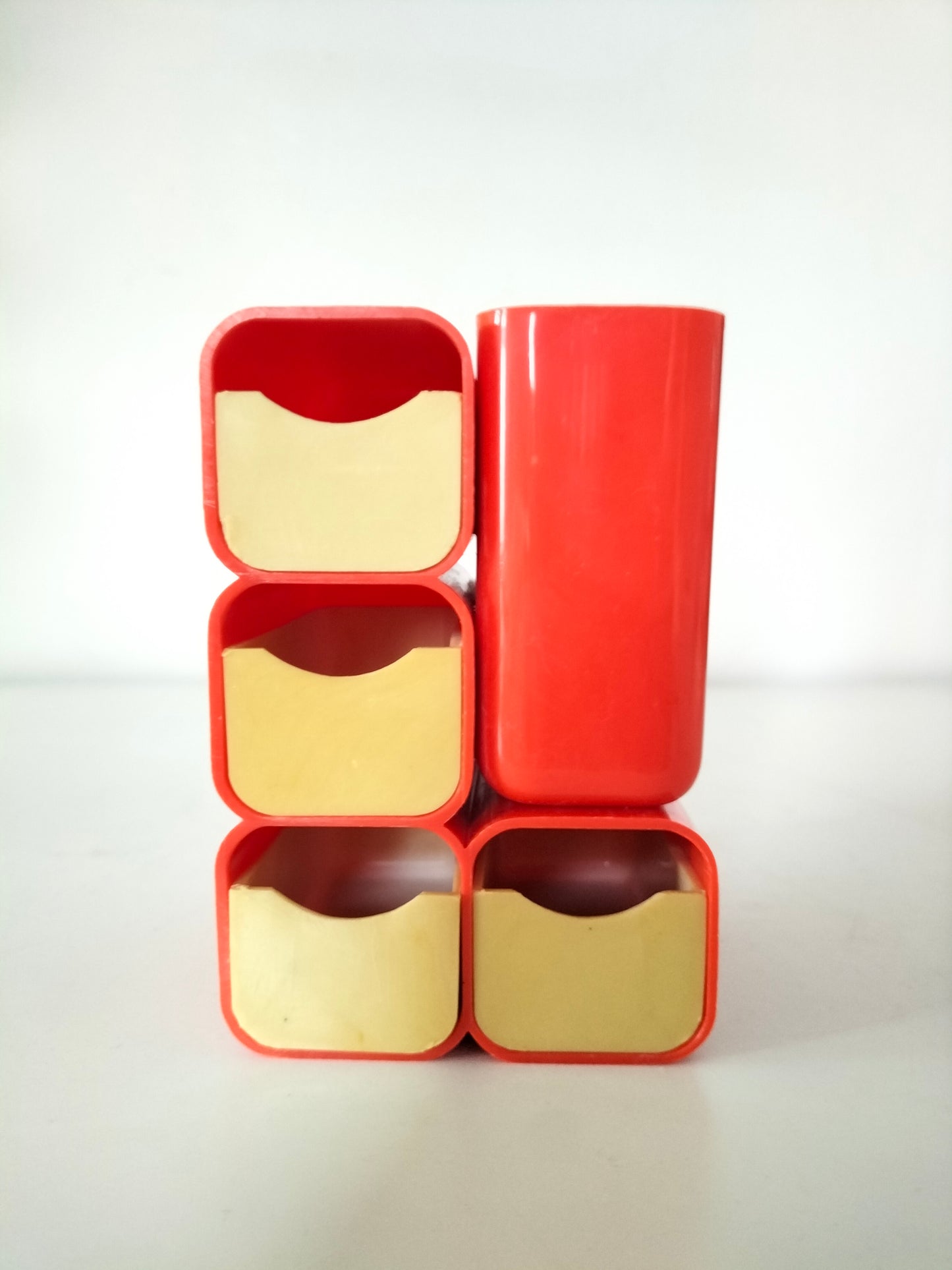 Organisateur de bureau en plastique made in Hong-Kong