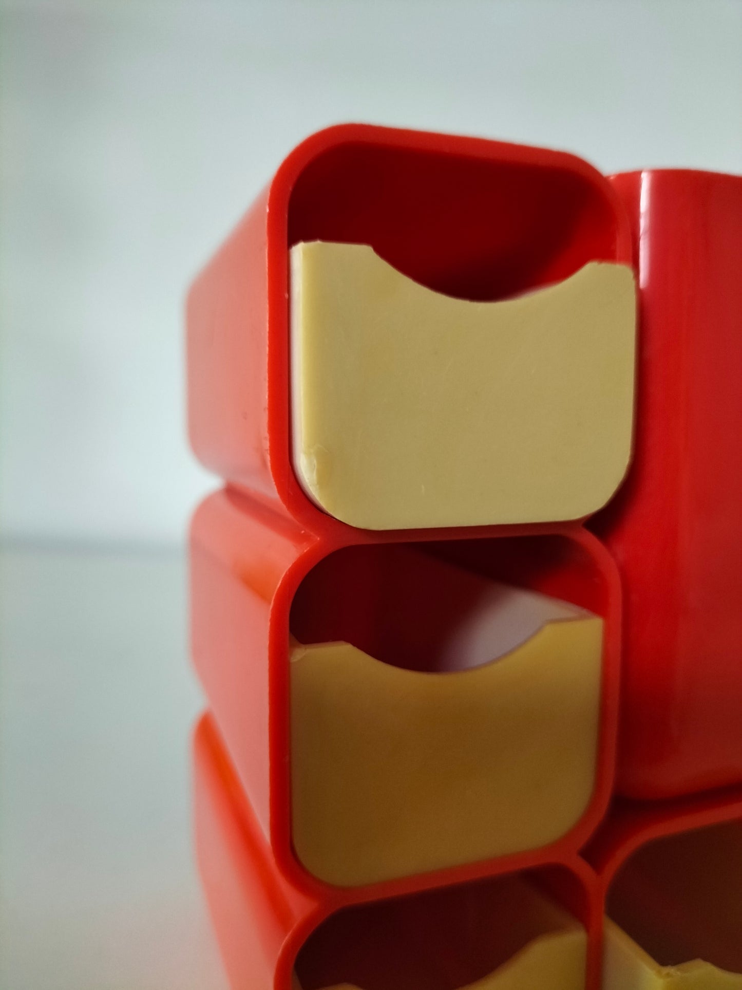 Organisateur de bureau en plastique made in Hong-Kong
