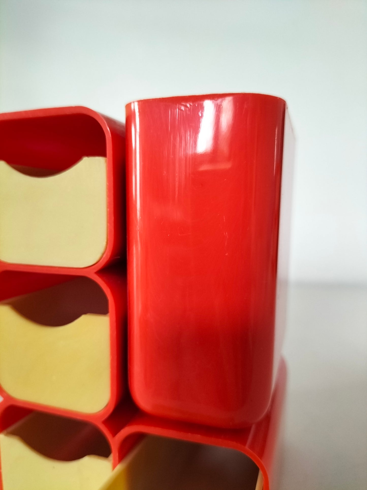Organisateur de bureau en plastique made in Hong-Kong