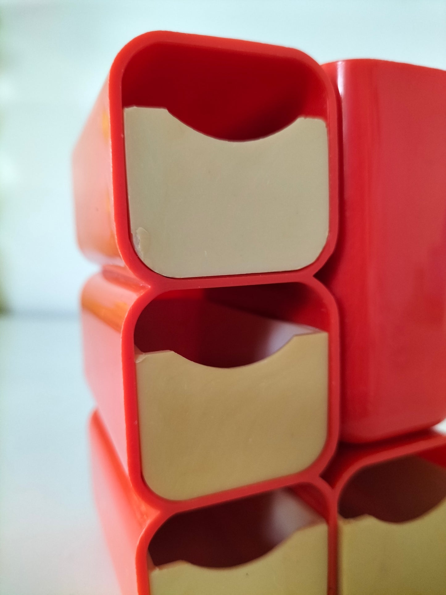 Organisateur de bureau en plastique made in Hong-Kong