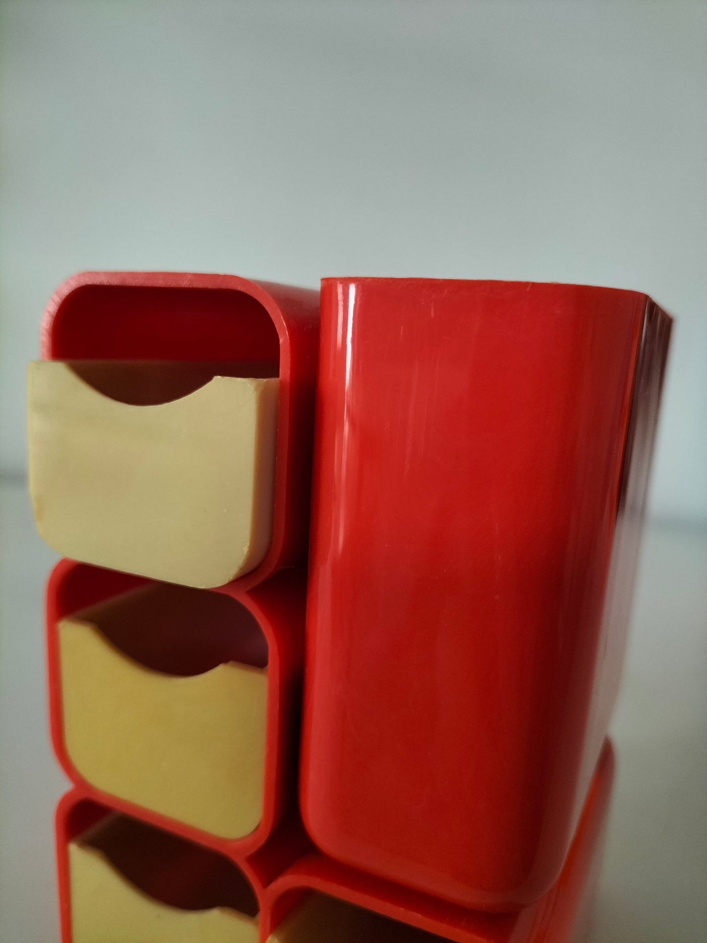 Organisateur de bureau en plastique made in Hong-Kong