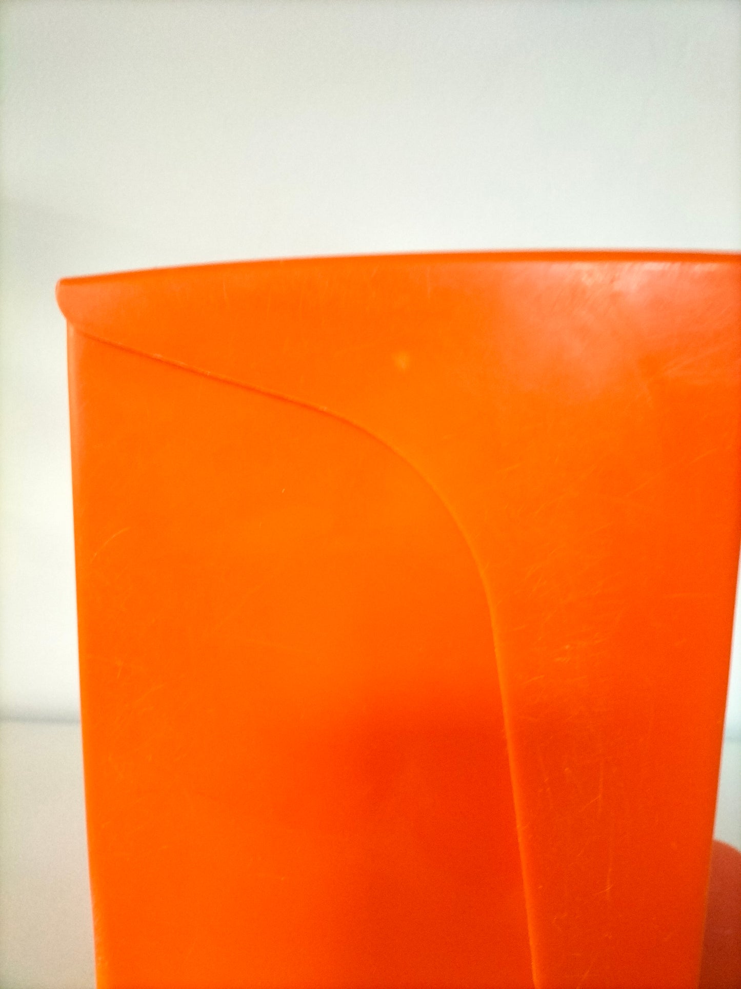 Petite poubelle en plastique