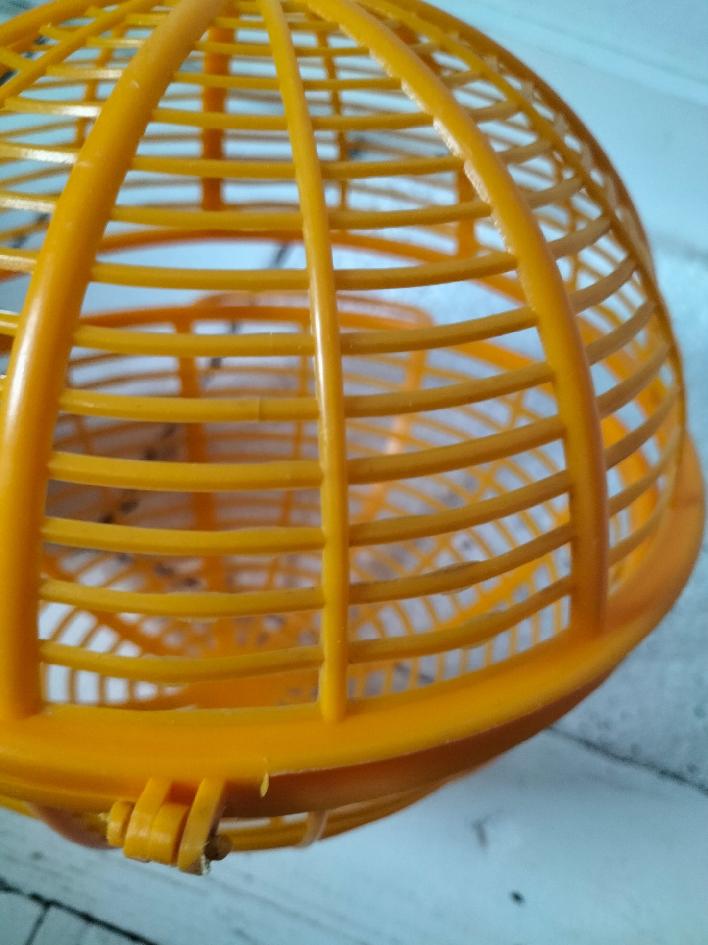 Ancien panier/ essoreuse à salade en plastique DBP plastics au choix (blanche ou jaune)