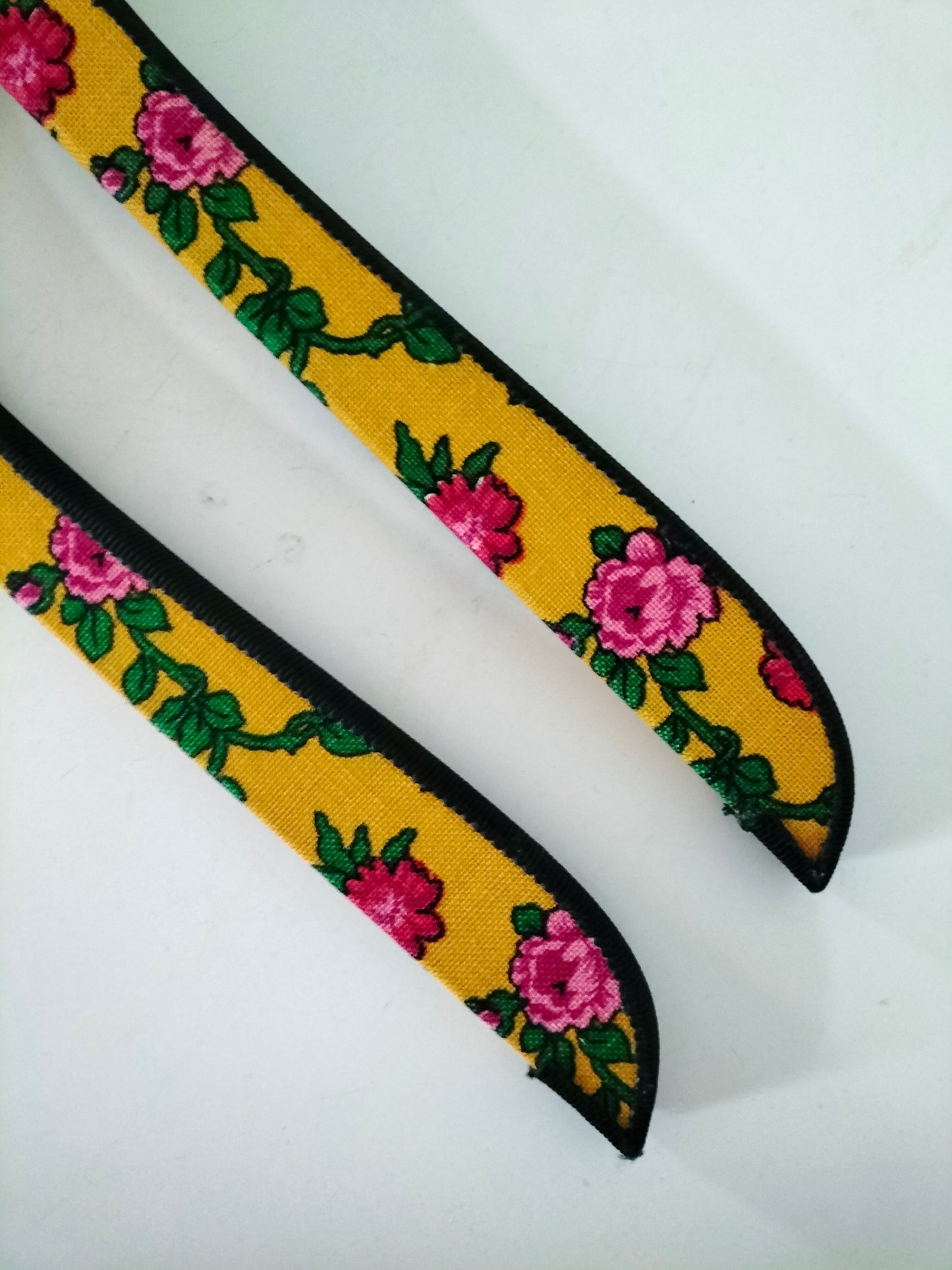 Duo de cintres en bois et tissu fleuri 🌸