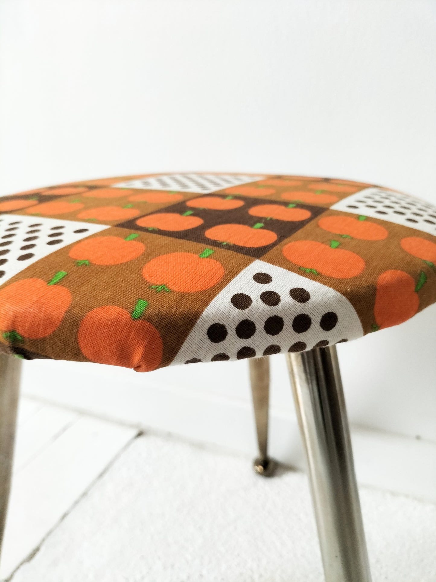 Tabouret tripode