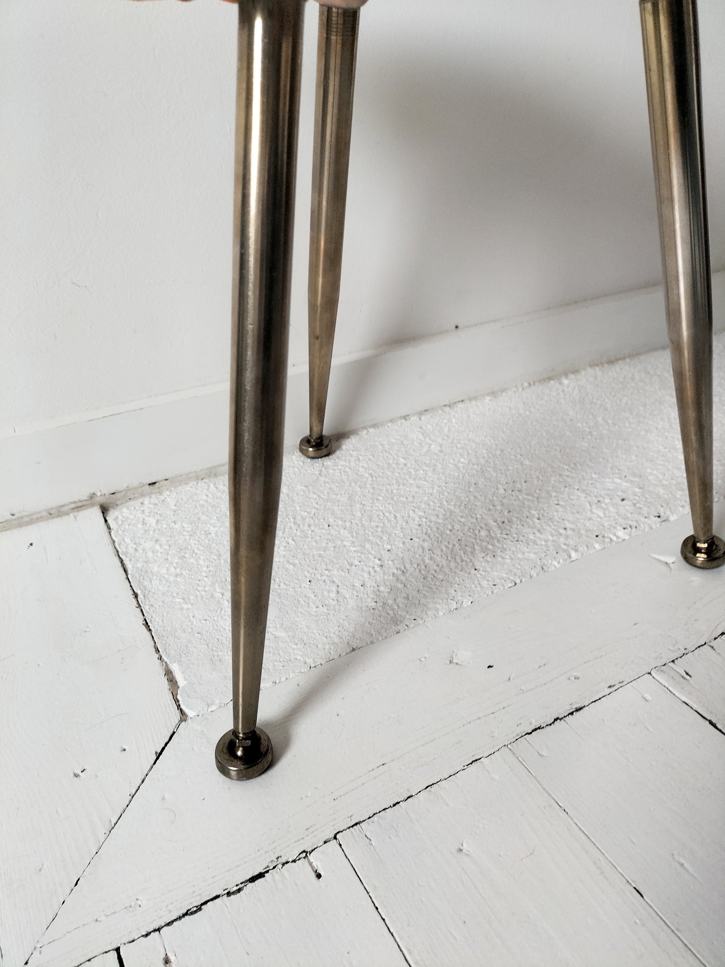 Tabouret tripode