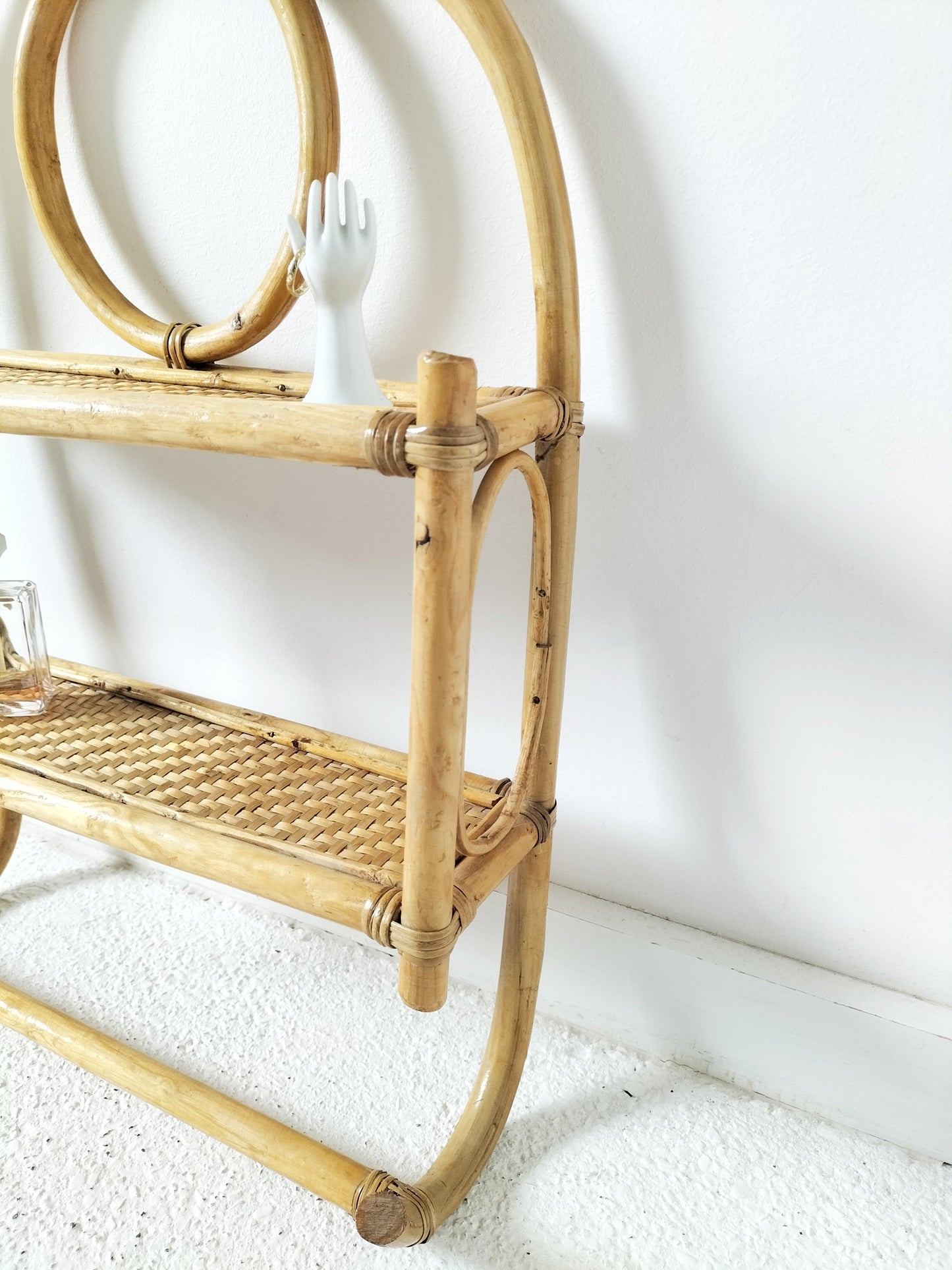 Étagère murale en rotin