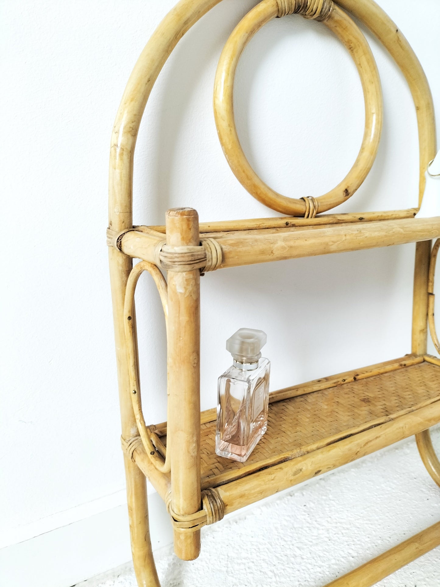 Étagère murale en rotin