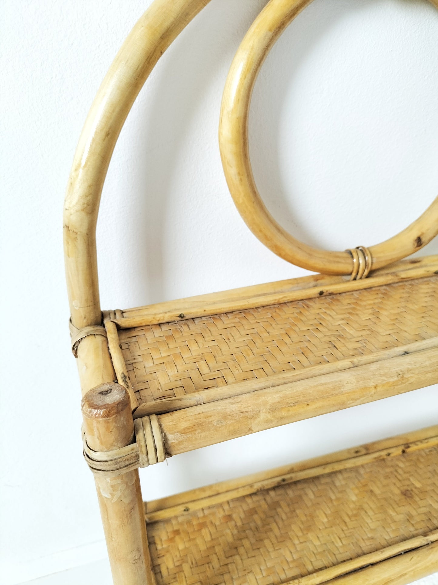 Étagère murale en rotin