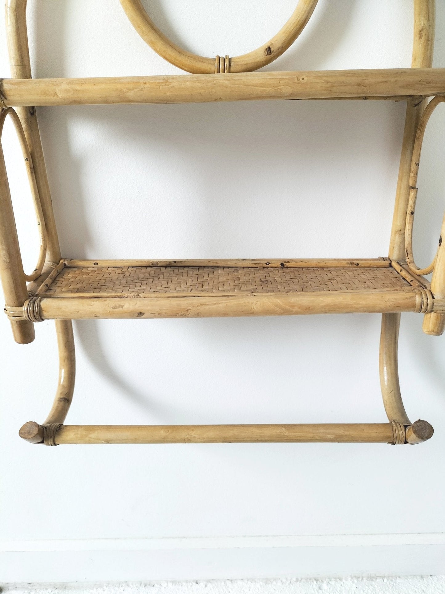 Étagère murale en rotin