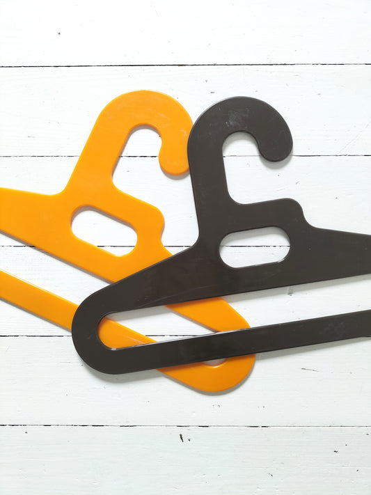 Duo de cintres Ingo Maurer pour Flair