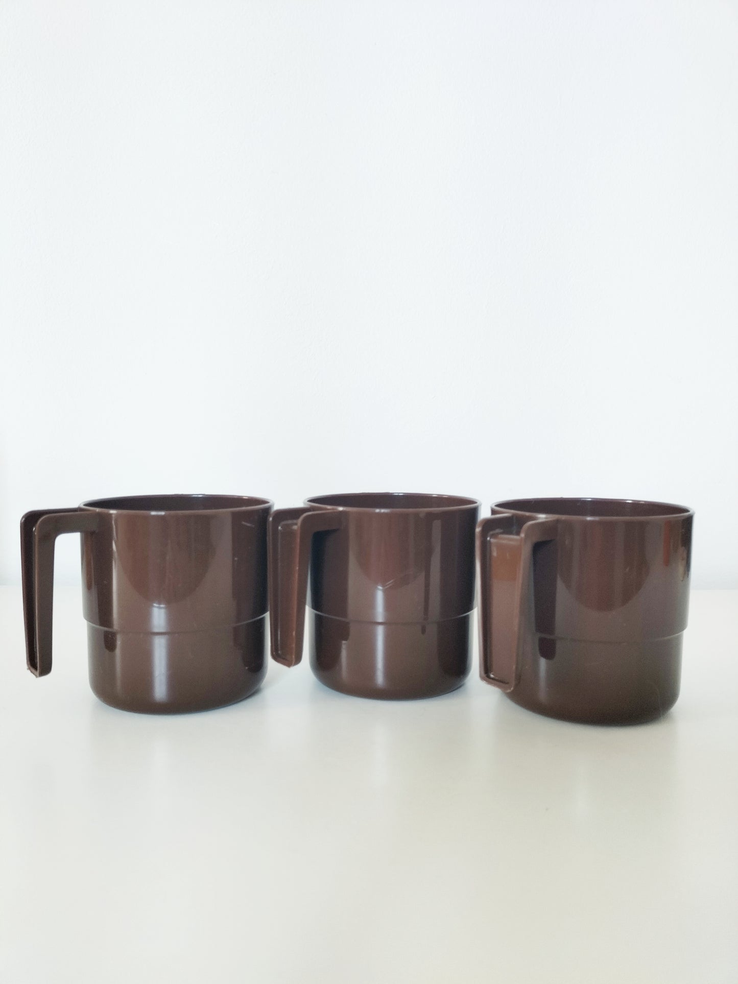 Trio de tasses en plastique