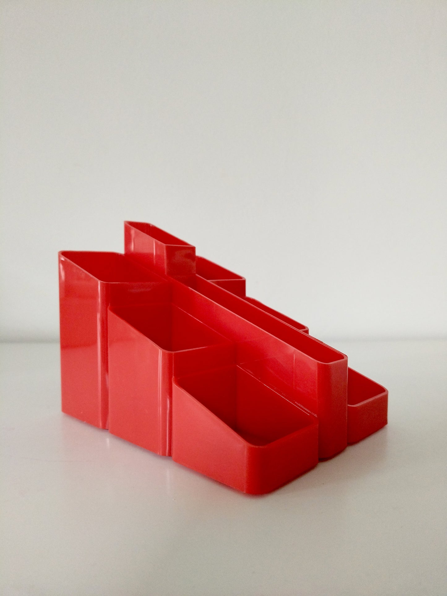 Organisateur de bureau en plastique rouge