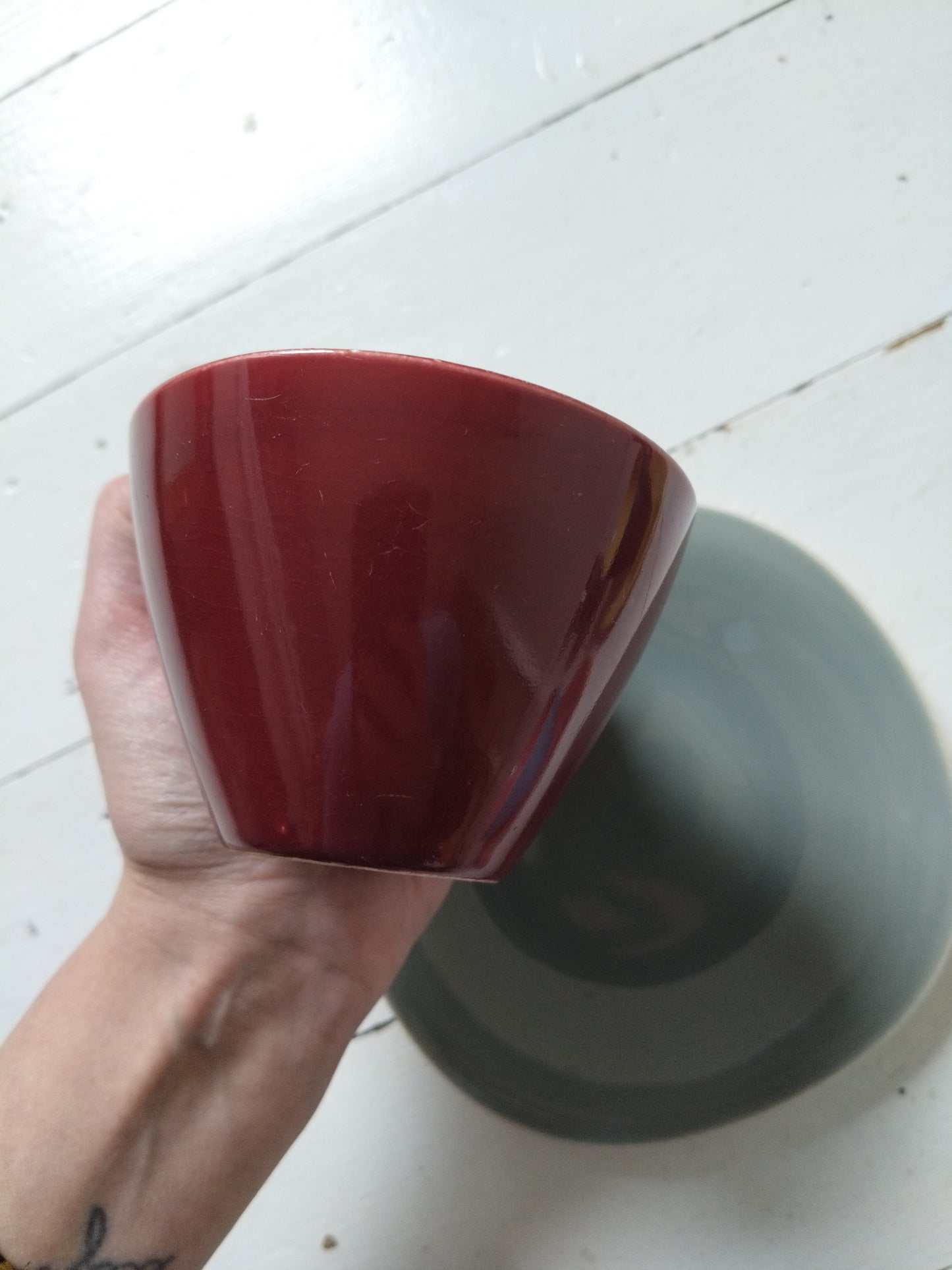 Ensemble 1 tasse bordeaux + 1 soucoupe grise Kéralux Boch La Louvière Miami Bicolore
