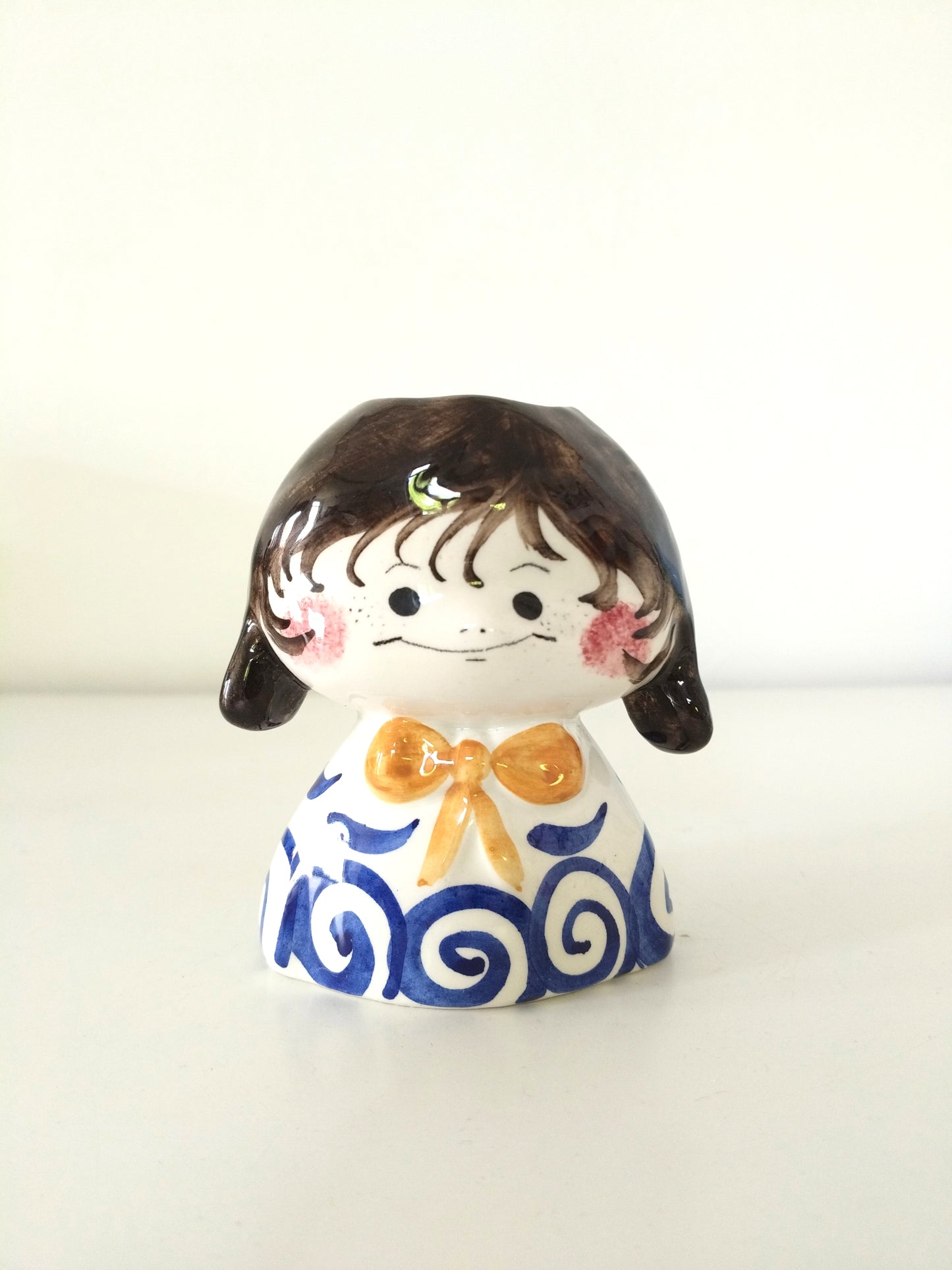 Petit vase fillette en céramique