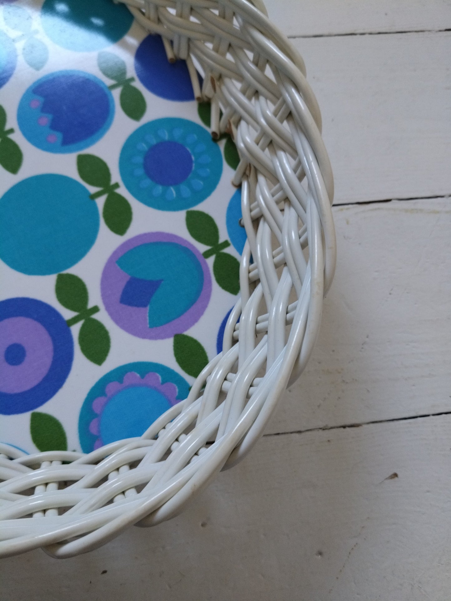 Corbeille vintage flower power en formica et scoubidou