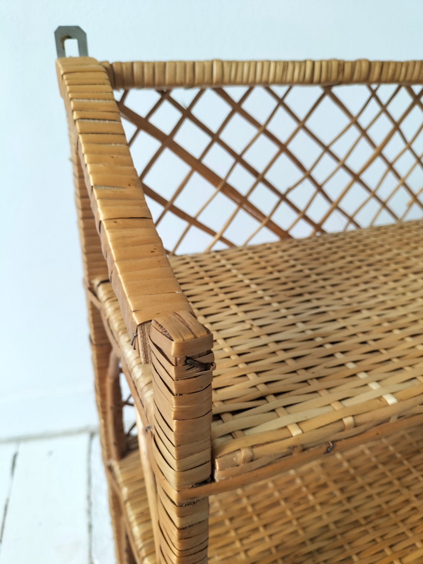 Étagère murale bois et osier