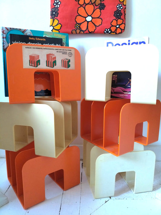 Range-livres/ magazines/ vinyles en plastique ORANGE par Sven-Eric Juhlin pour Gustavsberg 1395