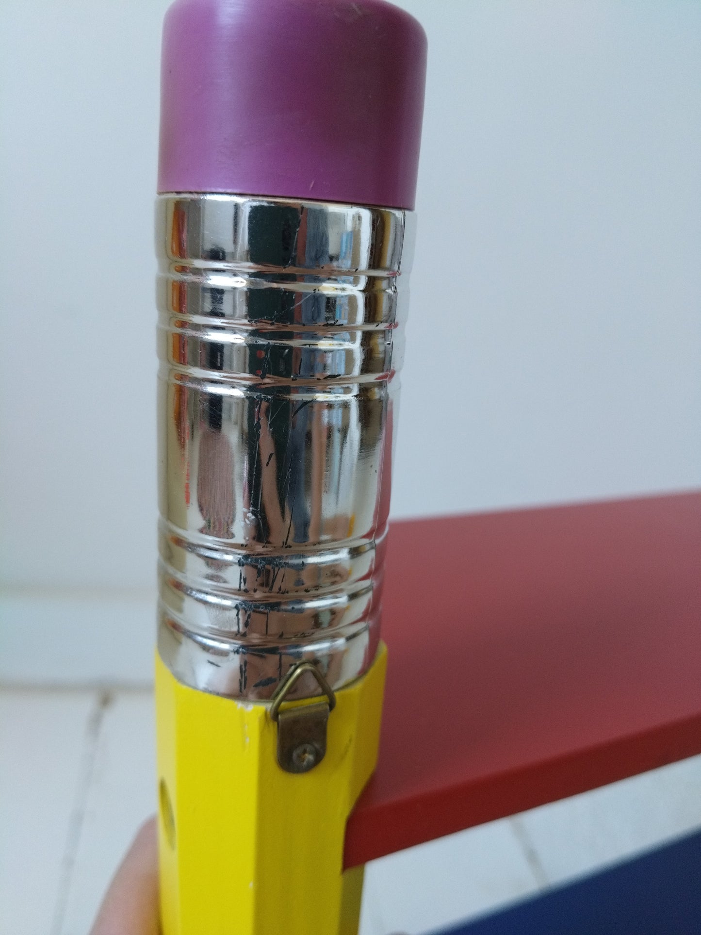 Petite étagère murale crayons style Pierre Sala 80's