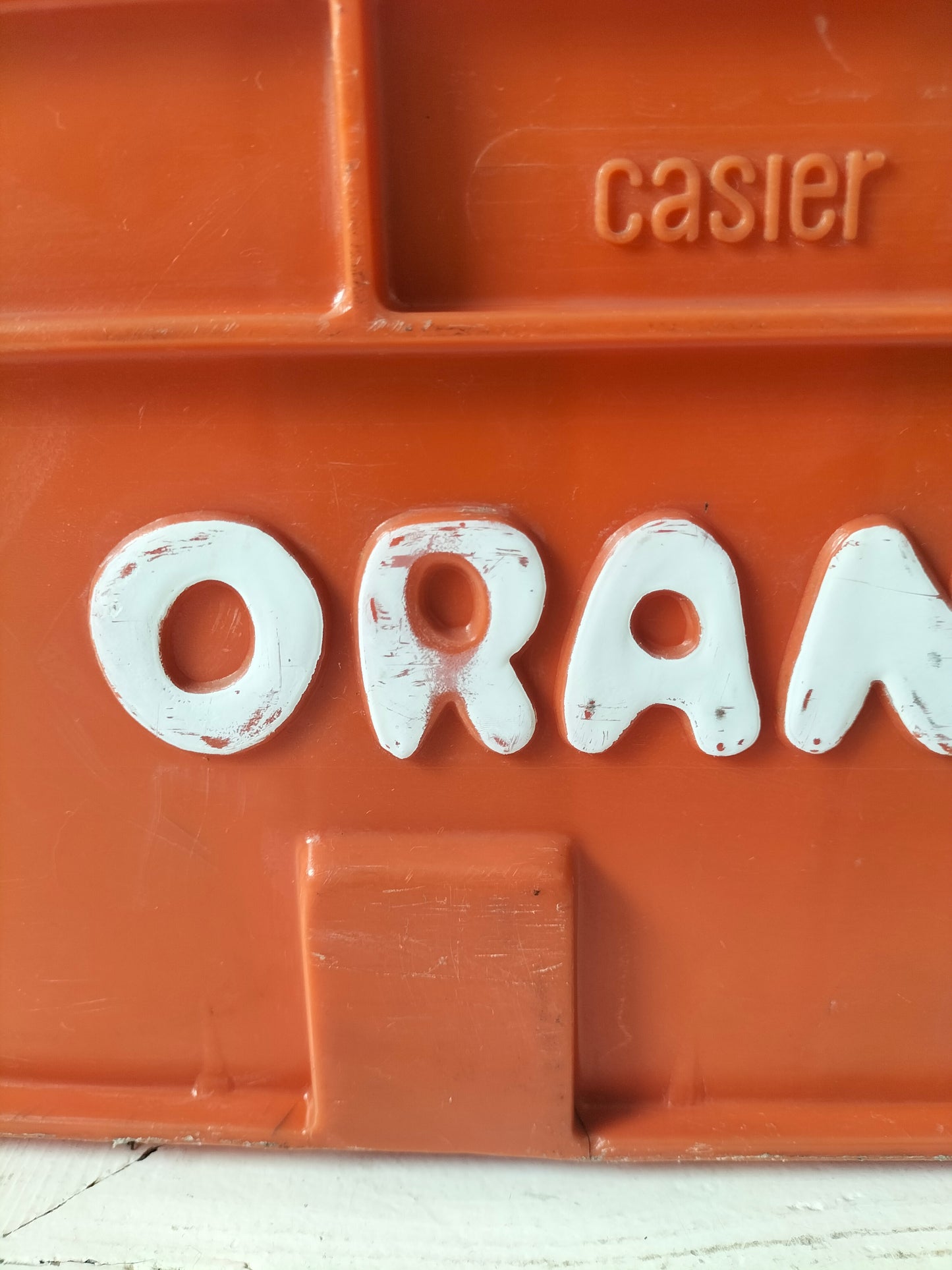 Casier/ caisse Orangina en plastique par Allibert