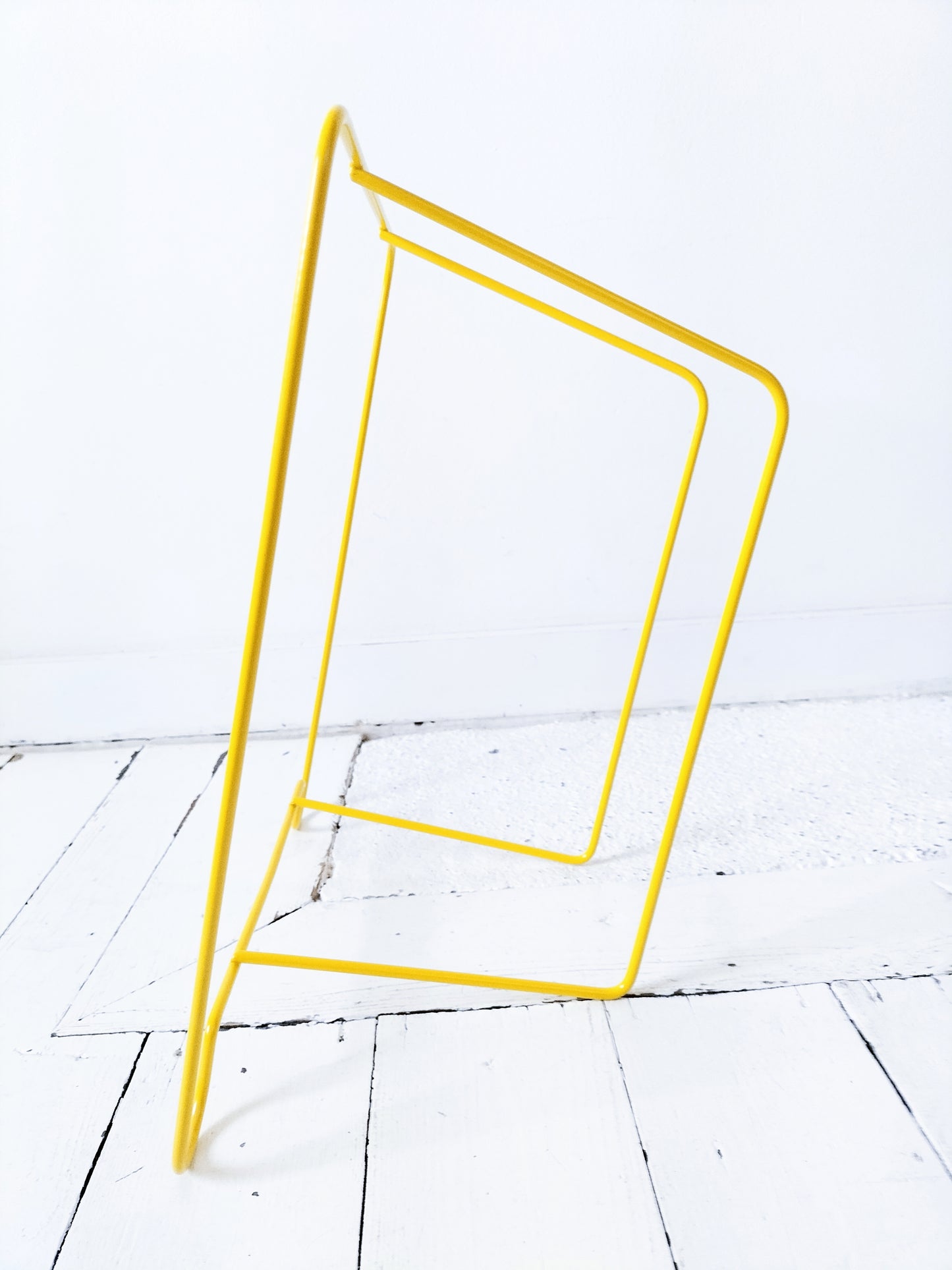 Porte-revues/ range-livres métallique jaune Ikea Blejd 2016