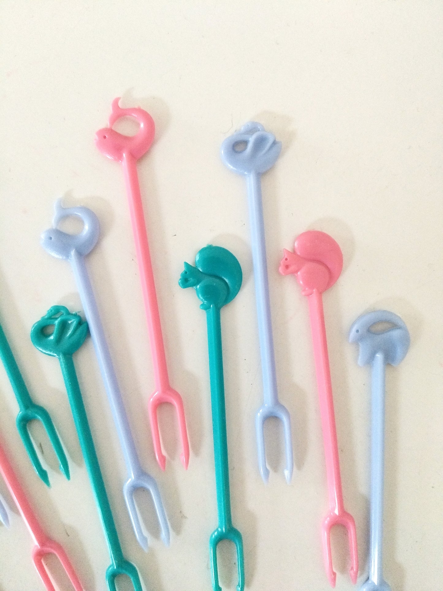 Set de 12 piques apéritif animaux en plastique