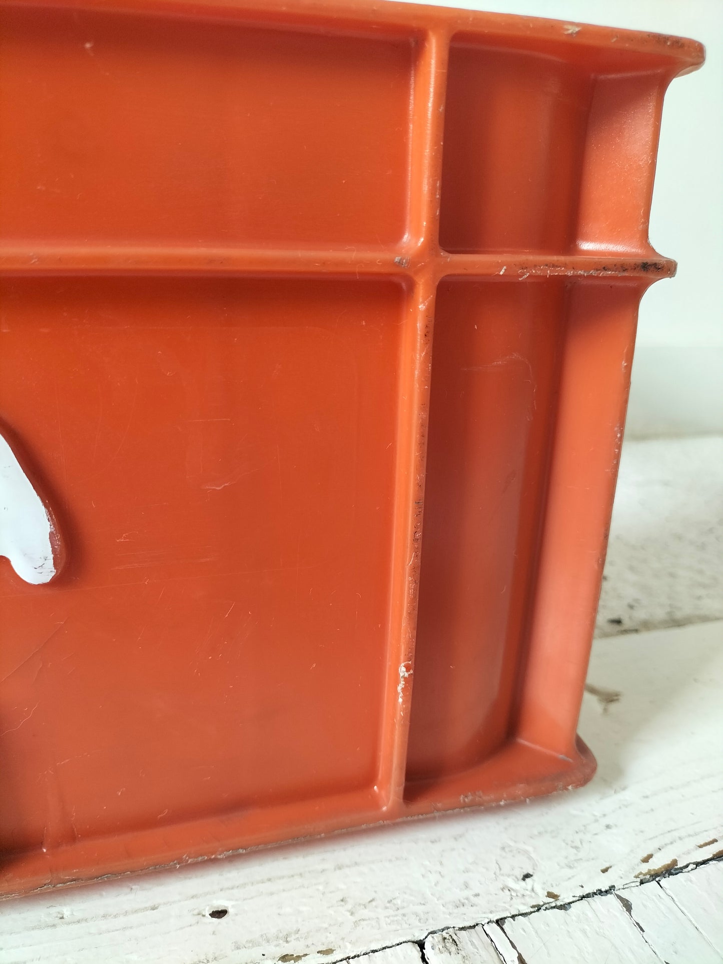 Casier/ caisse Orangina en plastique par Allibert
