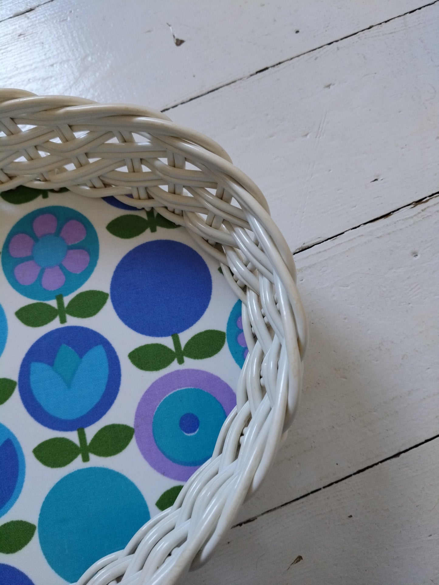 Corbeille vintage flower power en formica et scoubidou