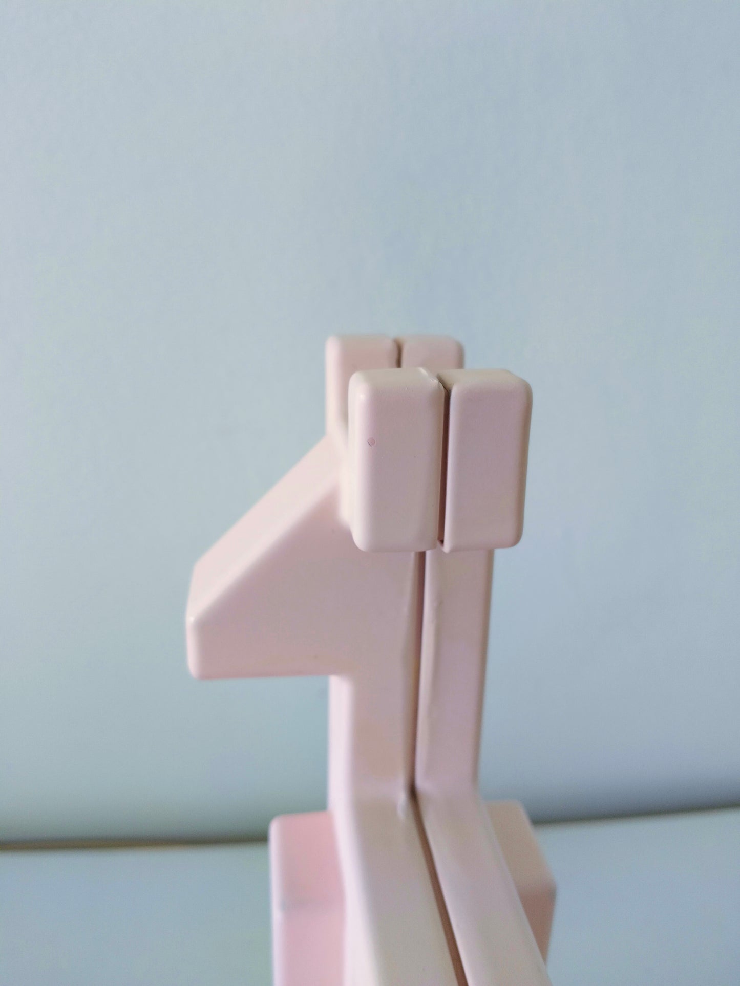 Cerf pixel rose par Monika Mulder pour ikea 2003