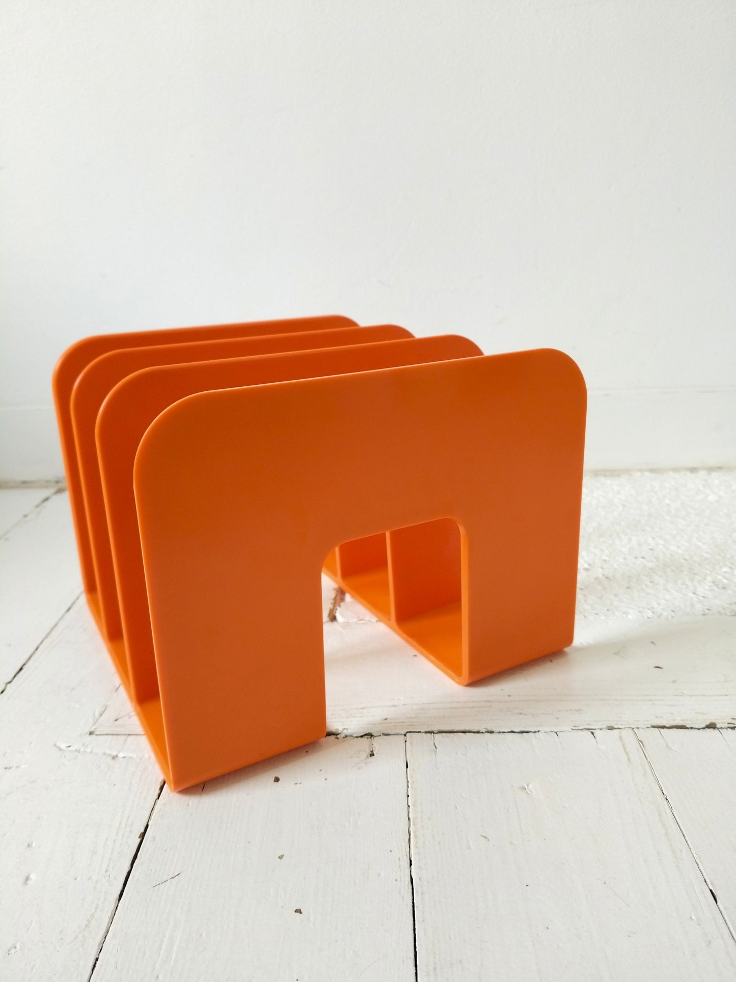 Range-livres/ magazines/ vinyles en plastique ORANGE par Sven-Eric Juhlin pour Gustavsberg 1395