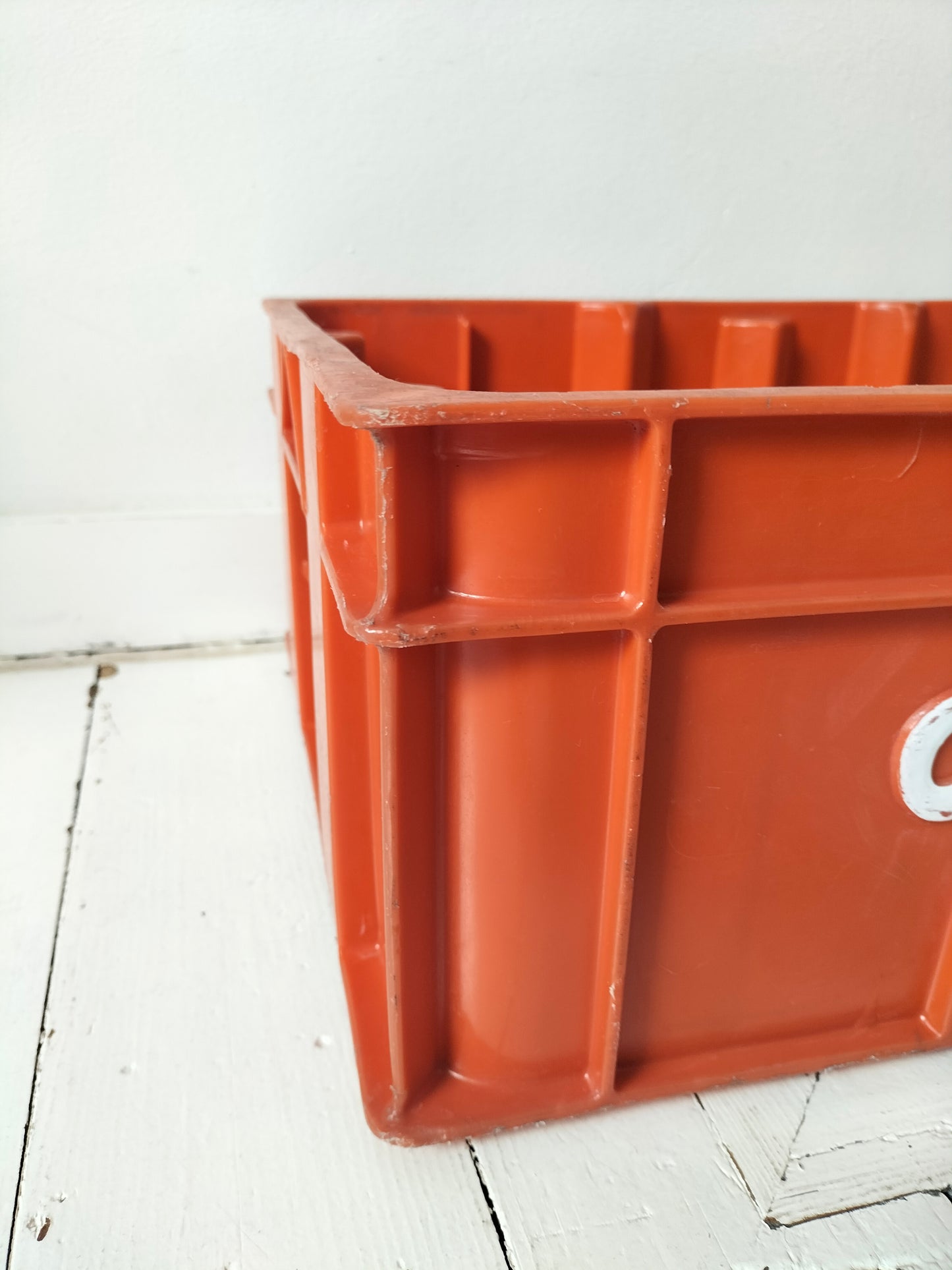 Casier/ caisse Orangina en plastique par Allibert