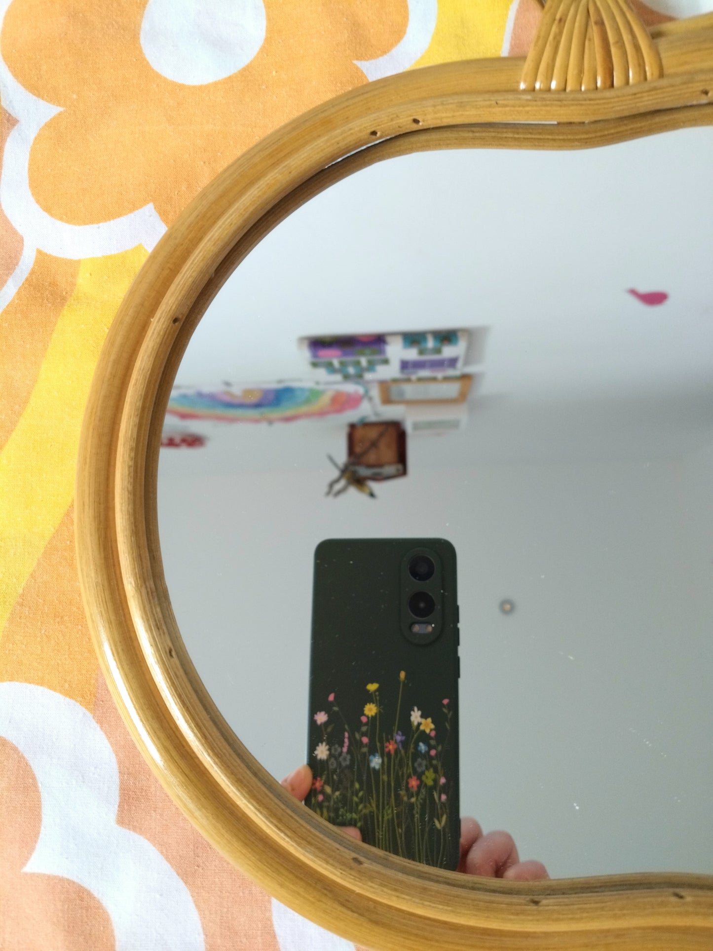 Petit miroir pomme en rotin vintage