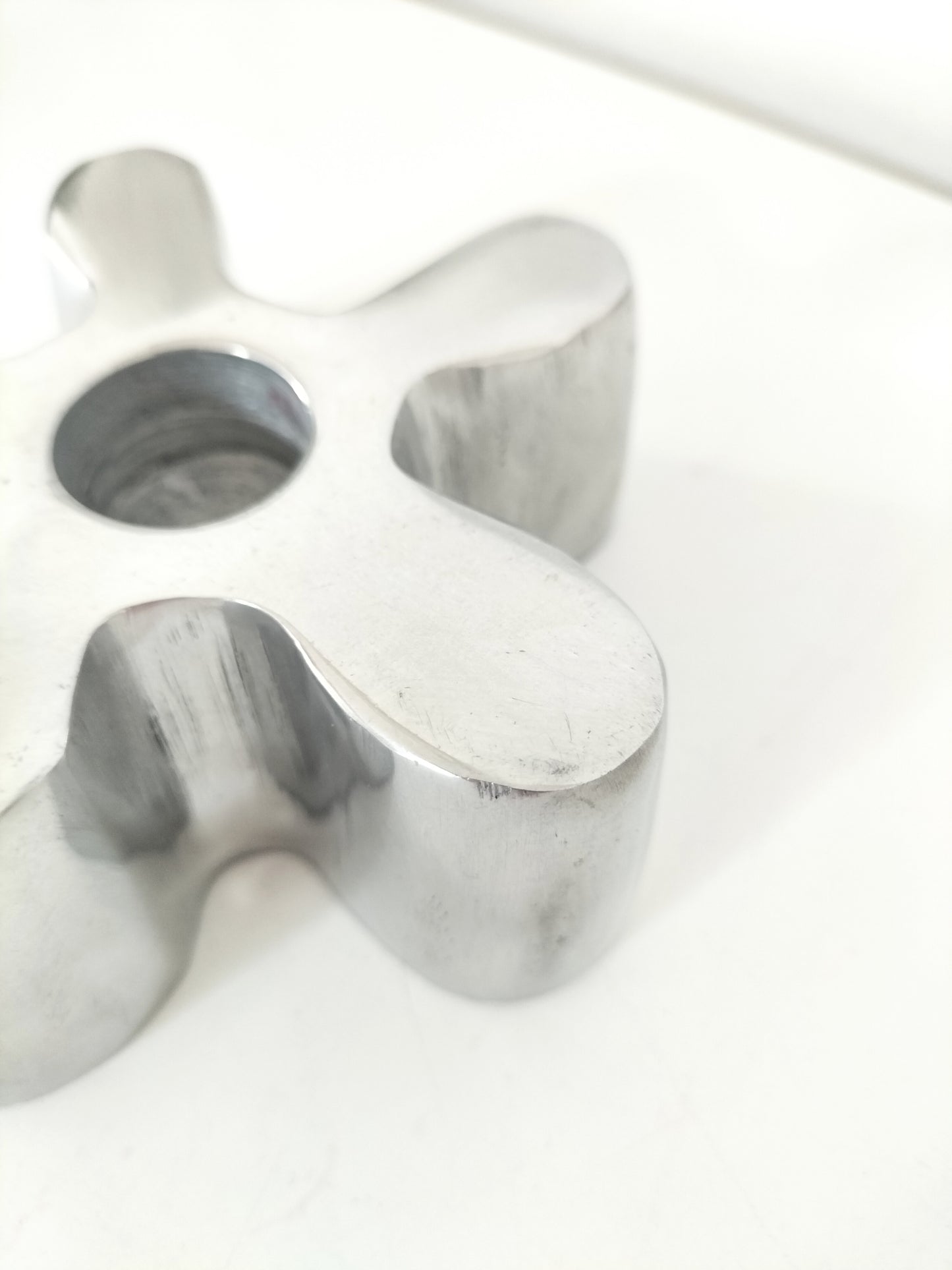 Bougeoir fleur en aluminium