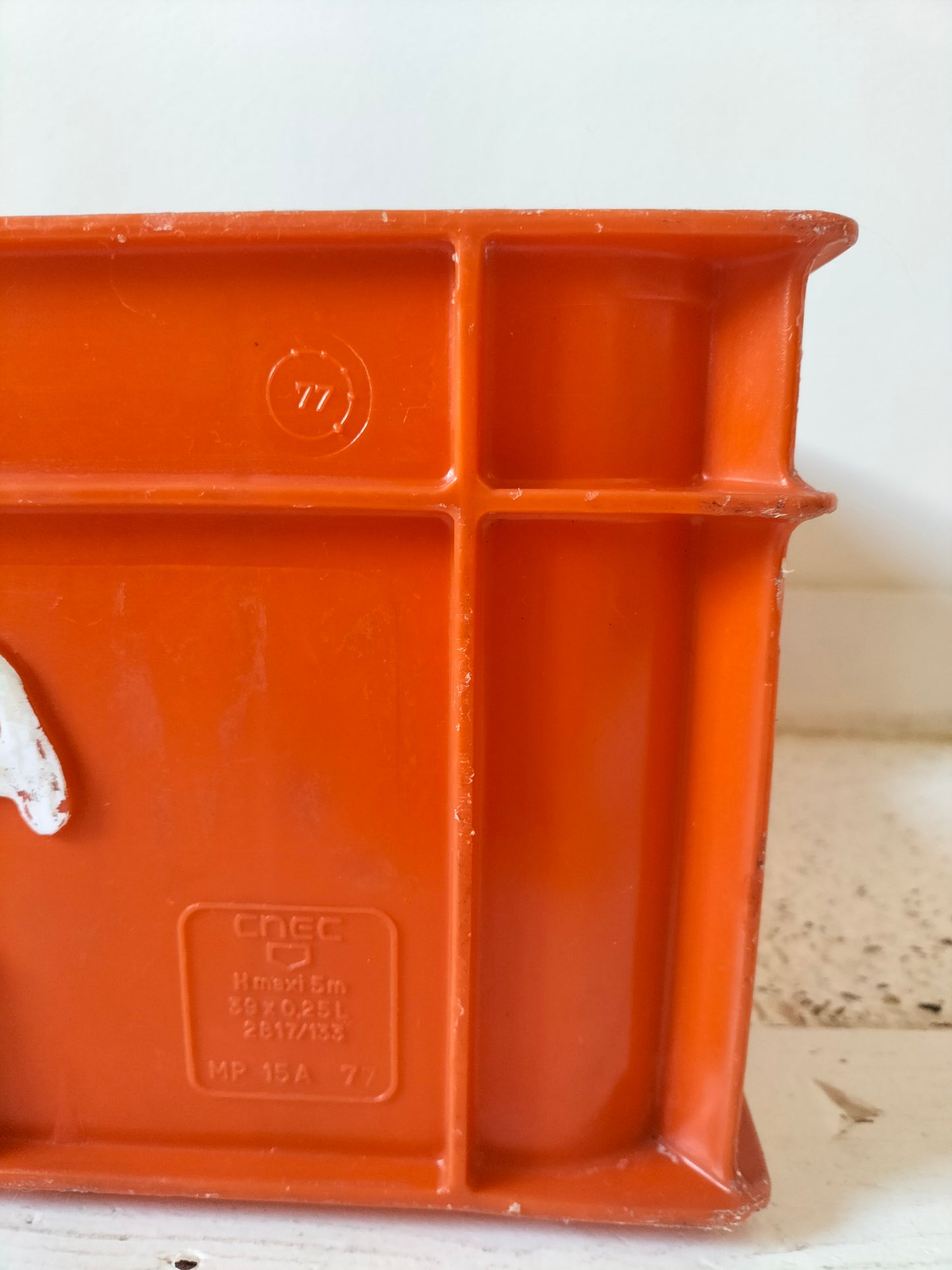 Casier/ caisse Orangina en plastique par Allibert