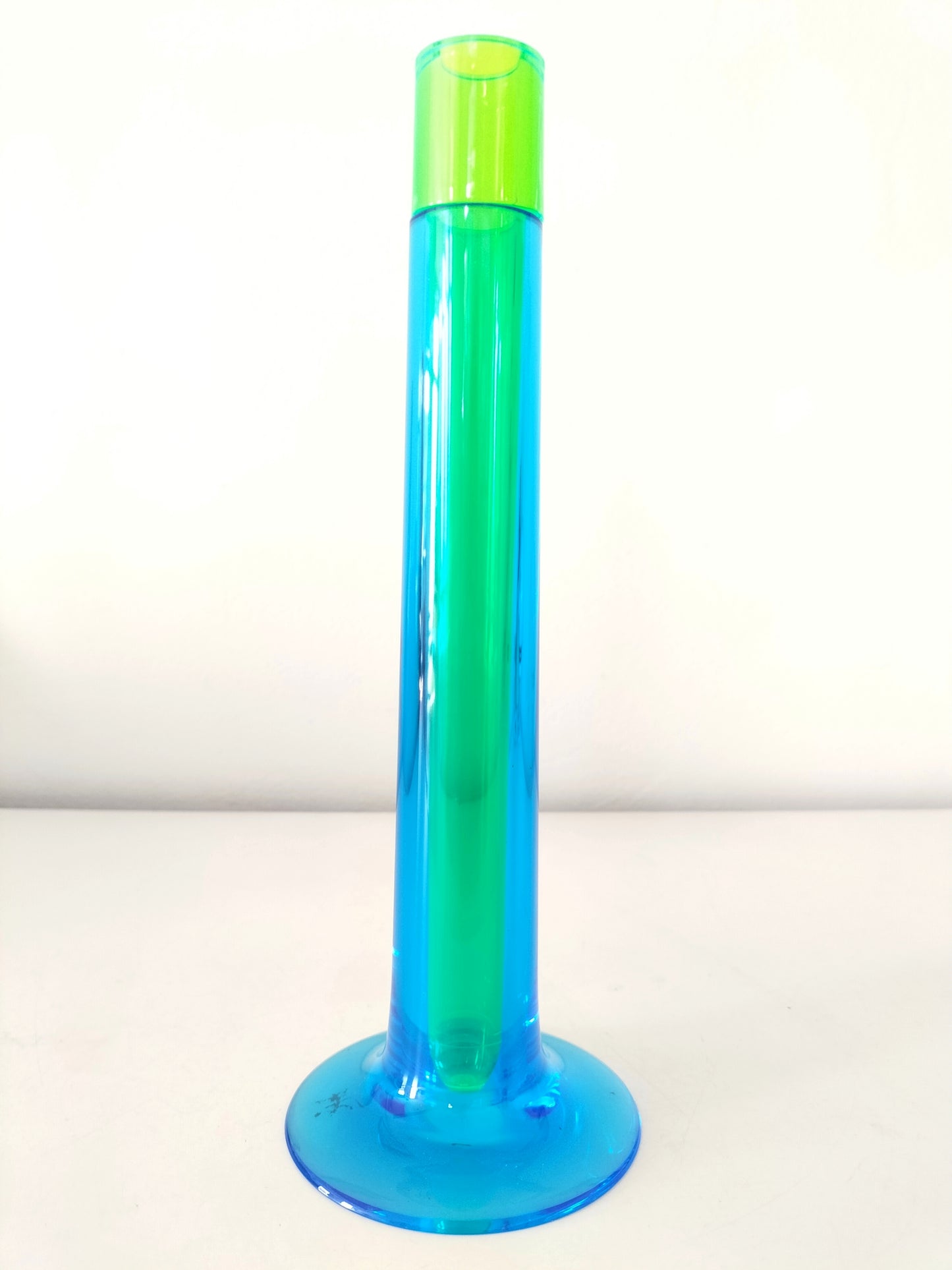 Vase soliflore "Flûte" en plexi de Stefano Giovannoni pour Alessi 2002